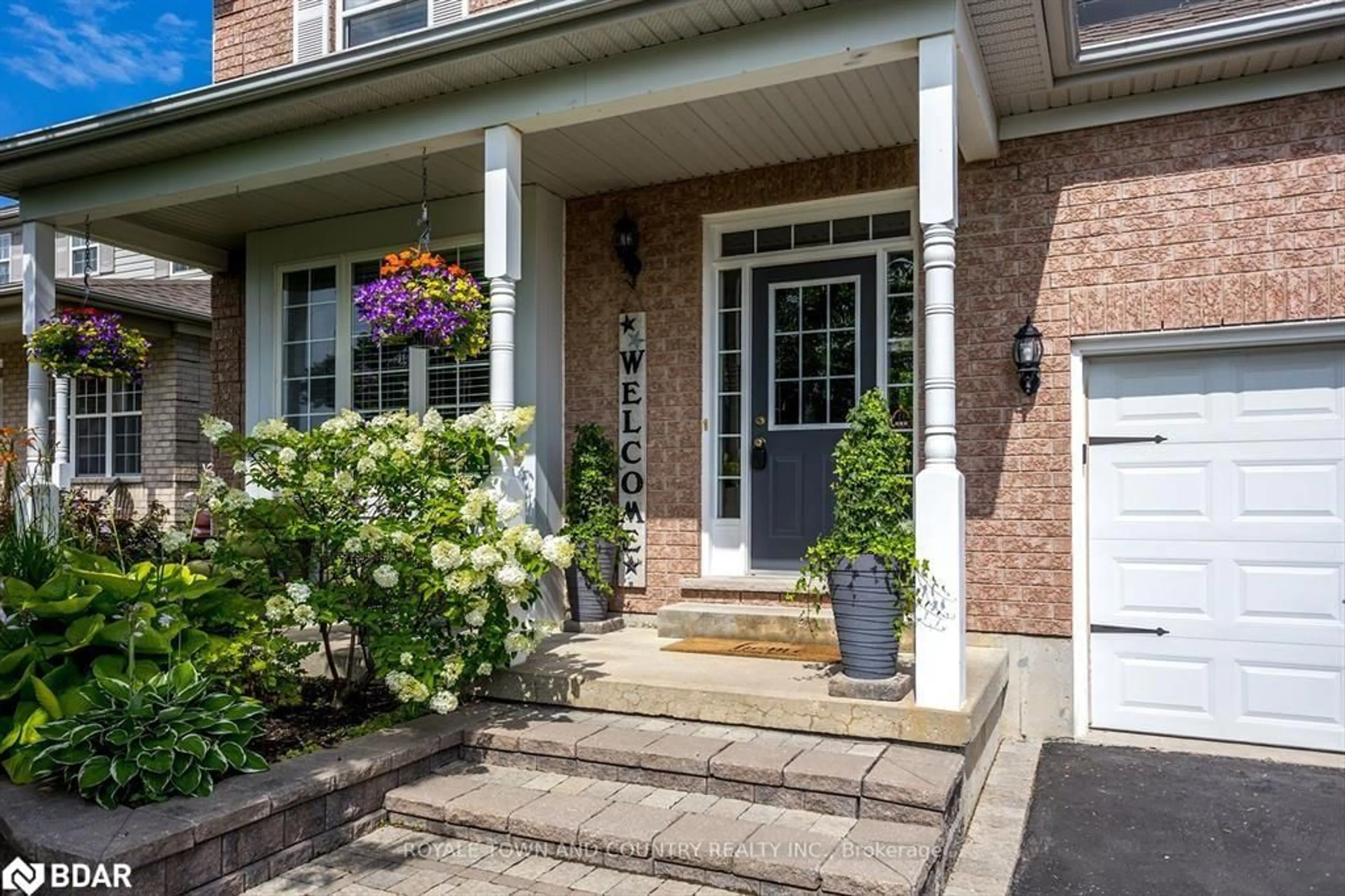 Indoor entryway for 34 Kirkconnell Rd, Lindsay Ontario K9V 6E7