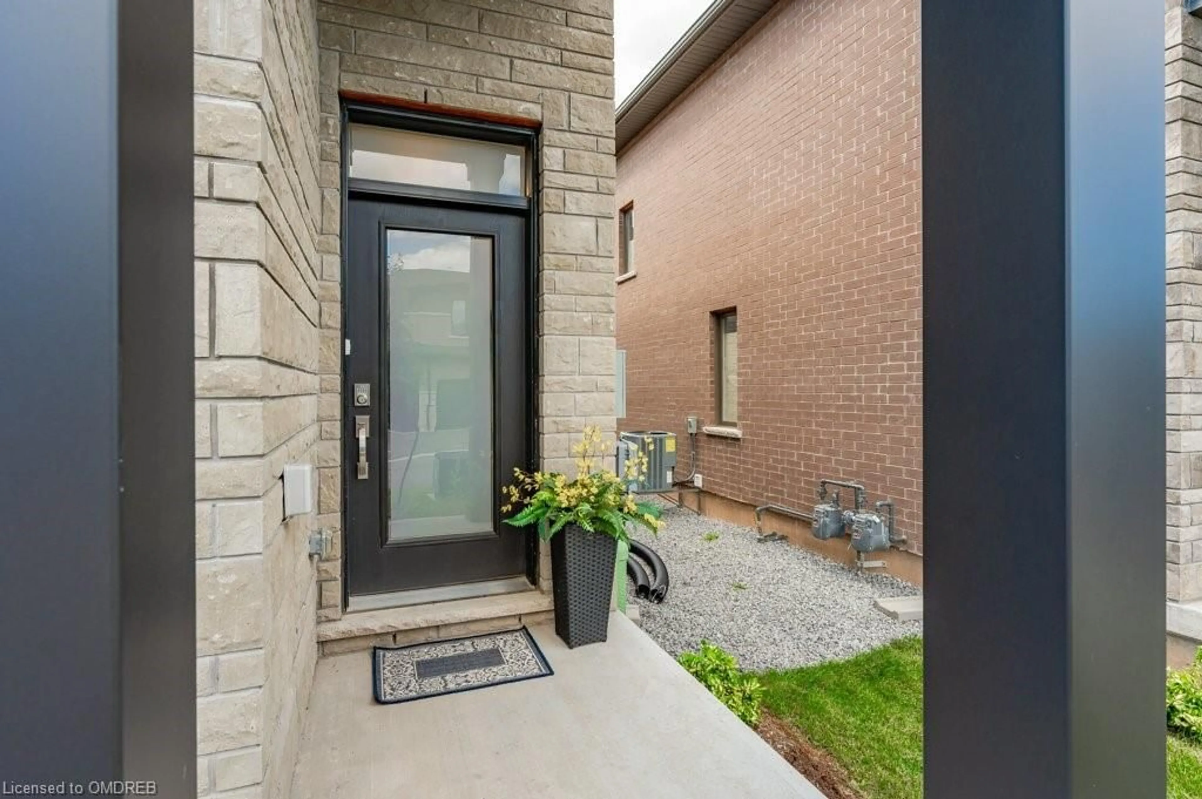 Indoor entryway, cement floor for 4552 Portage Rd #48, Niagara Falls Ontario L2E 6A8