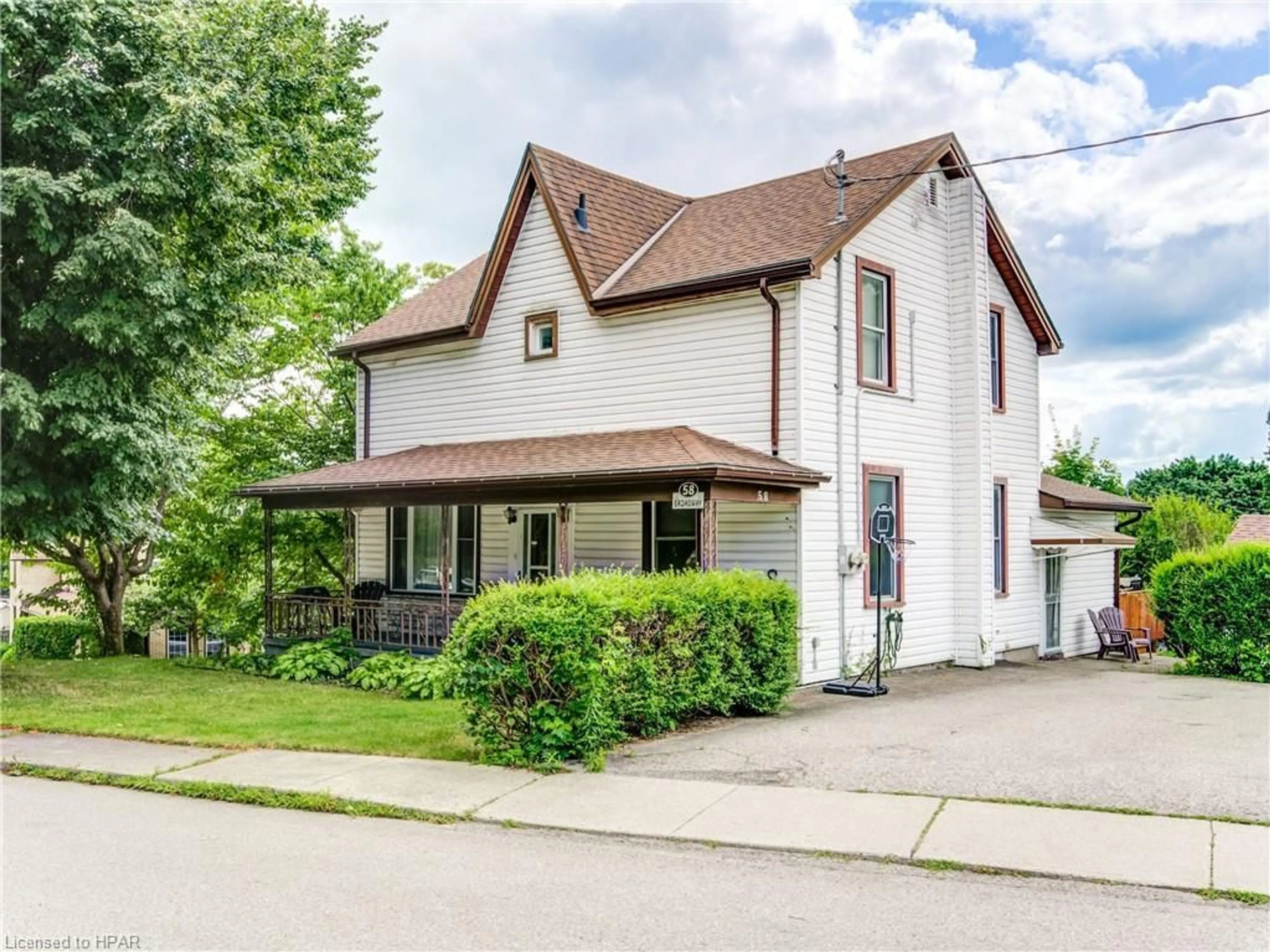 Frontside or backside of a home for 58 Broadway St, Woodstock Ontario N4S 3A2