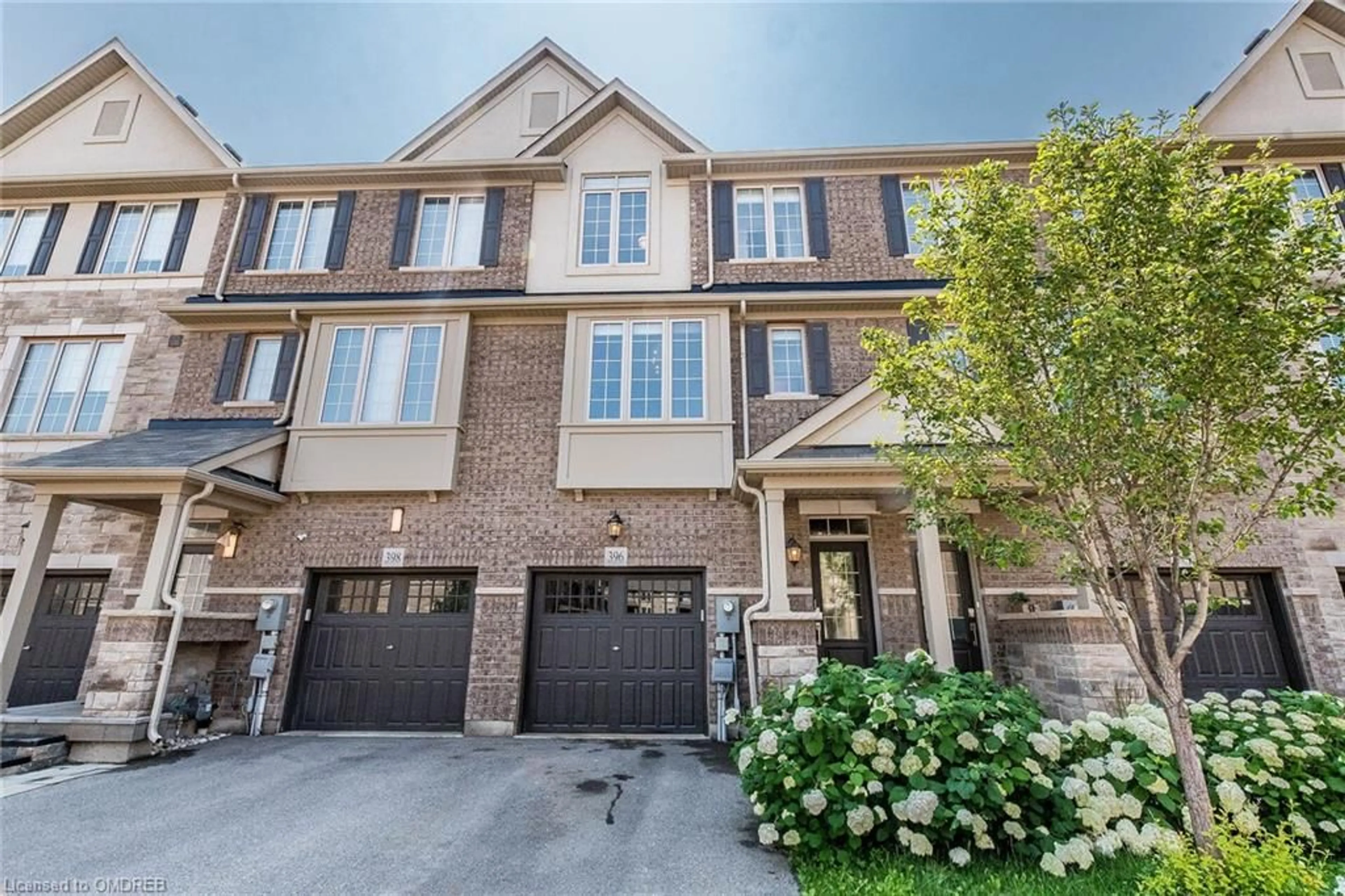 A pic from exterior of the house or condo for 396 Belcourt Common, Oakville Ontario L6H 0R1