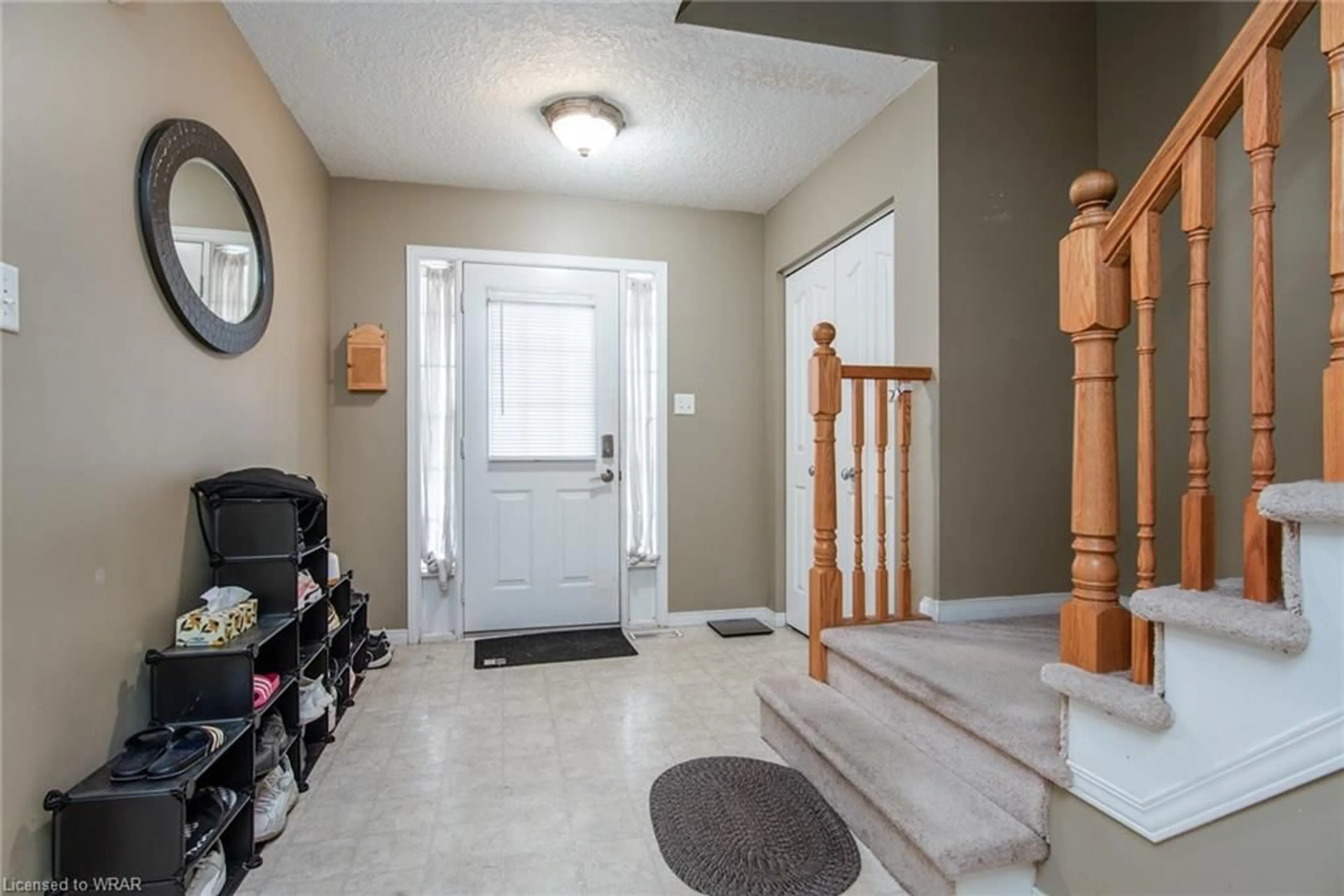 Indoor entryway for 776 Paris Blvd, Waterloo Ontario N2T 2Y1