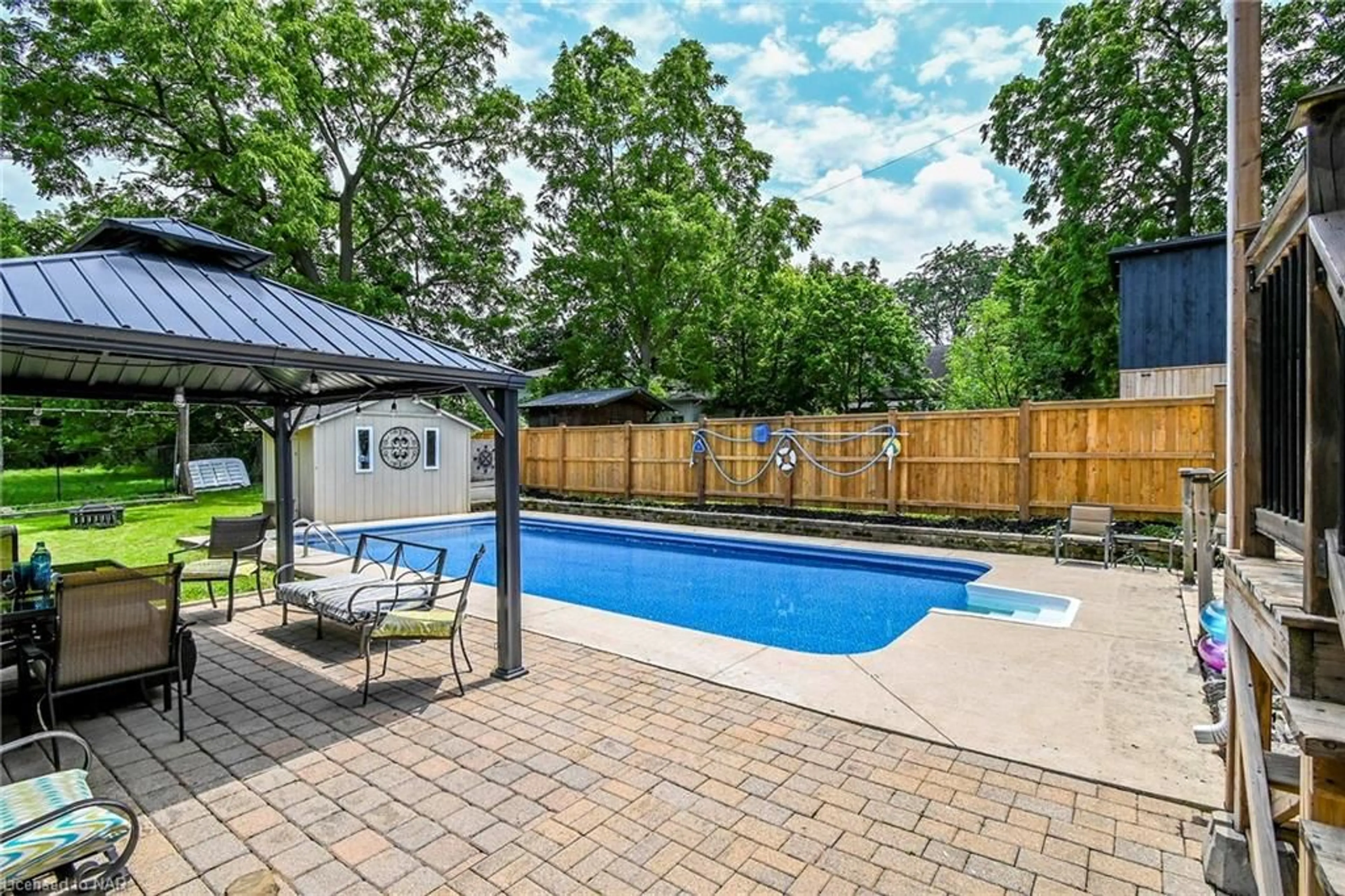 Indoor or outdoor pool for 4263 William St, Beamsville Ontario L0R 1B0