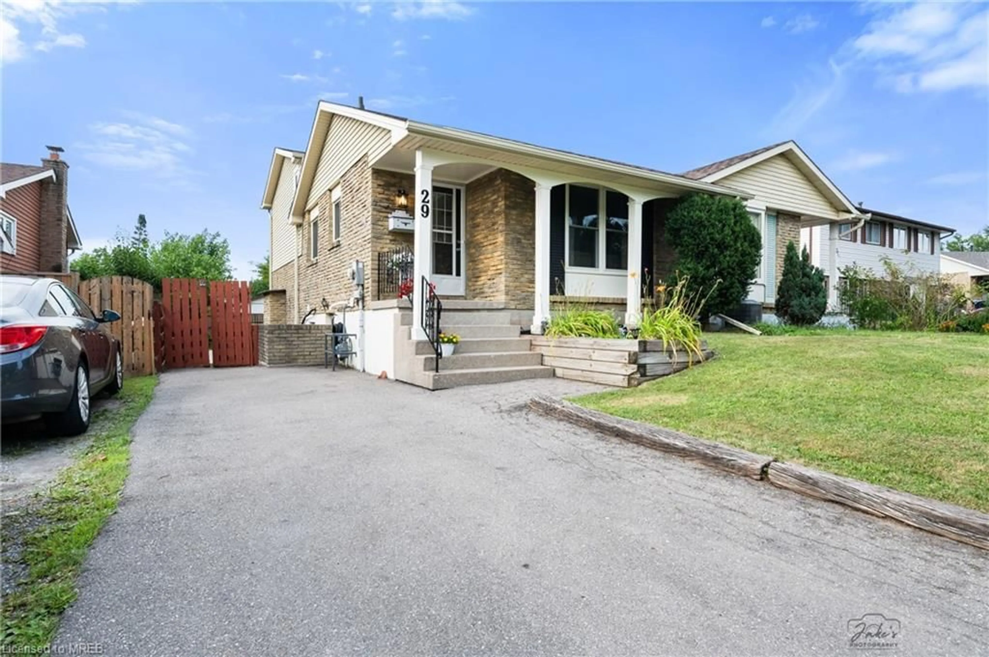 Frontside or backside of a home for 29 Dianne Dr, St. Catharines Ontario L2P 3R7