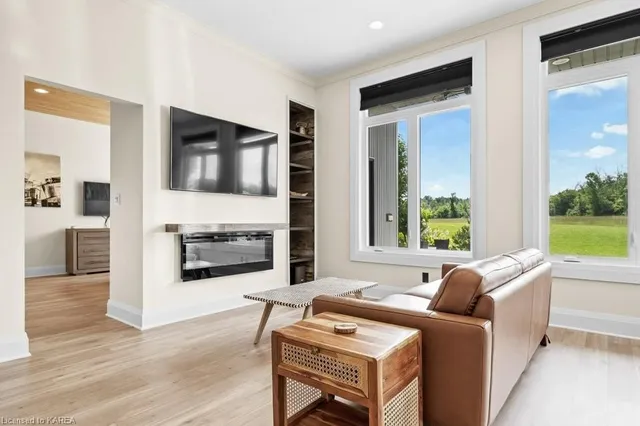 1610 County Rd 15, Picton 5
