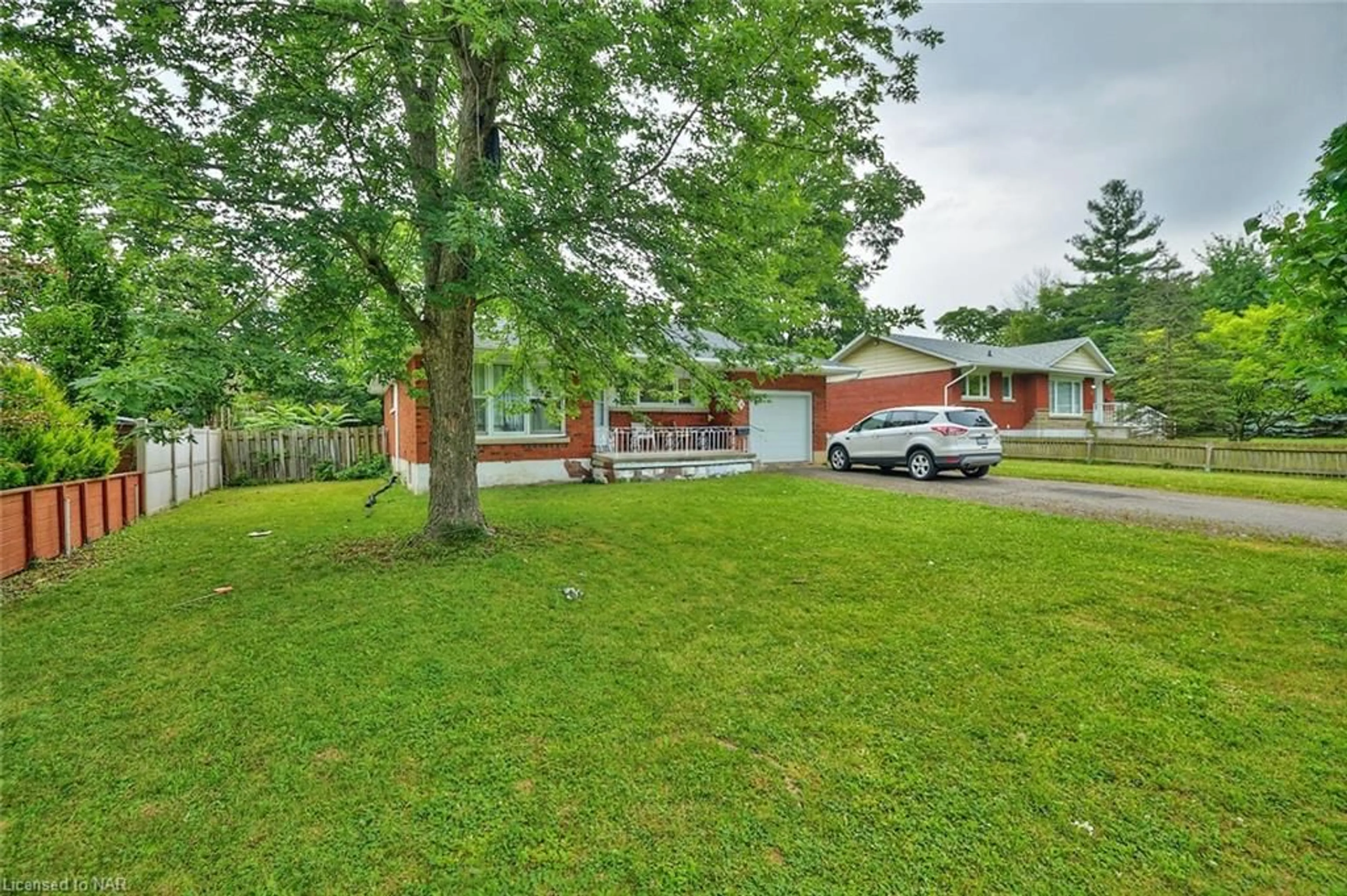 Street view for 5 East Hampton Rd, St. Catharines Ontario L2T 3C9