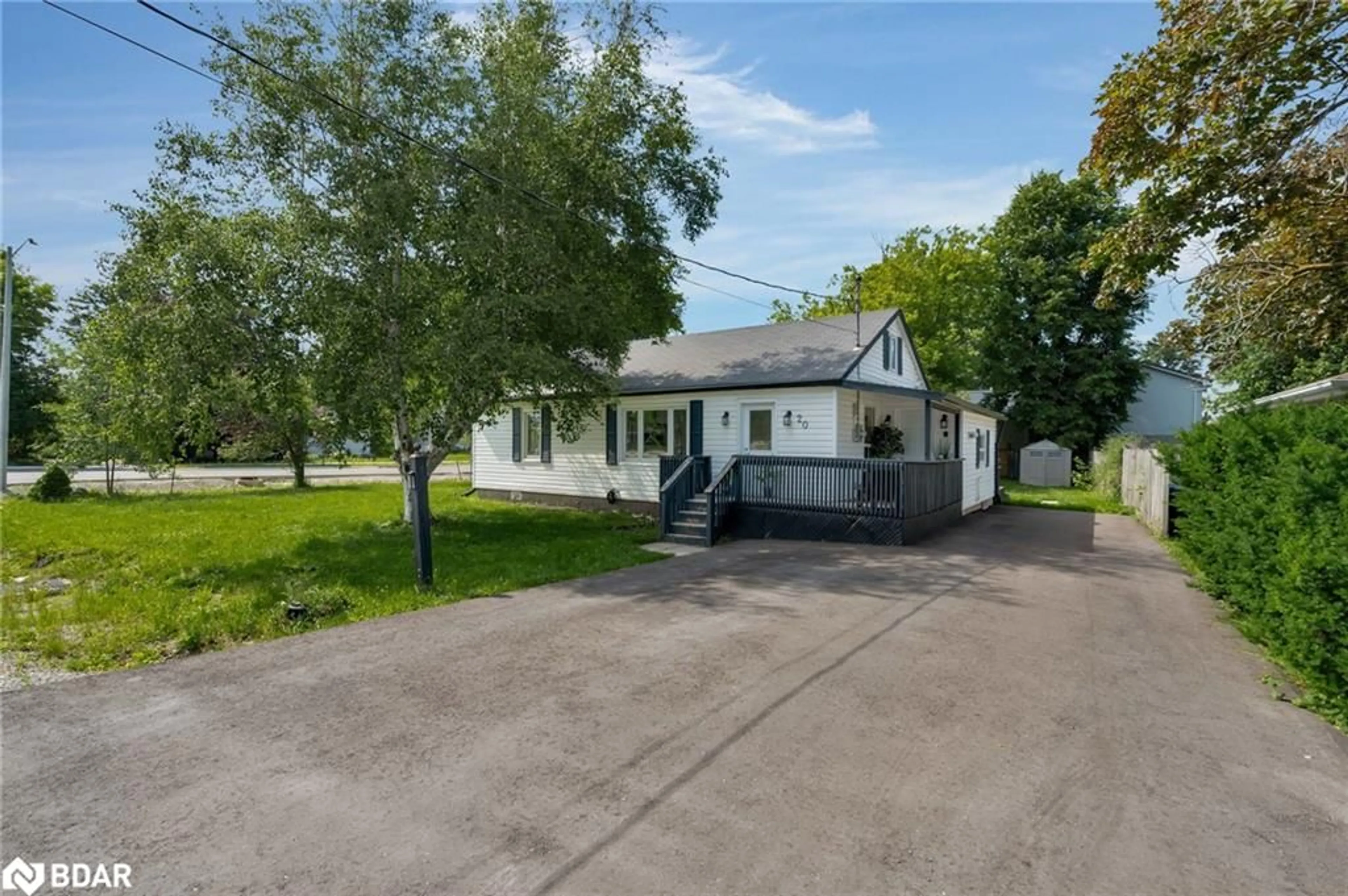 Frontside or backside of a home for 20 English Dr, Beeton Ontario L0G 1A0