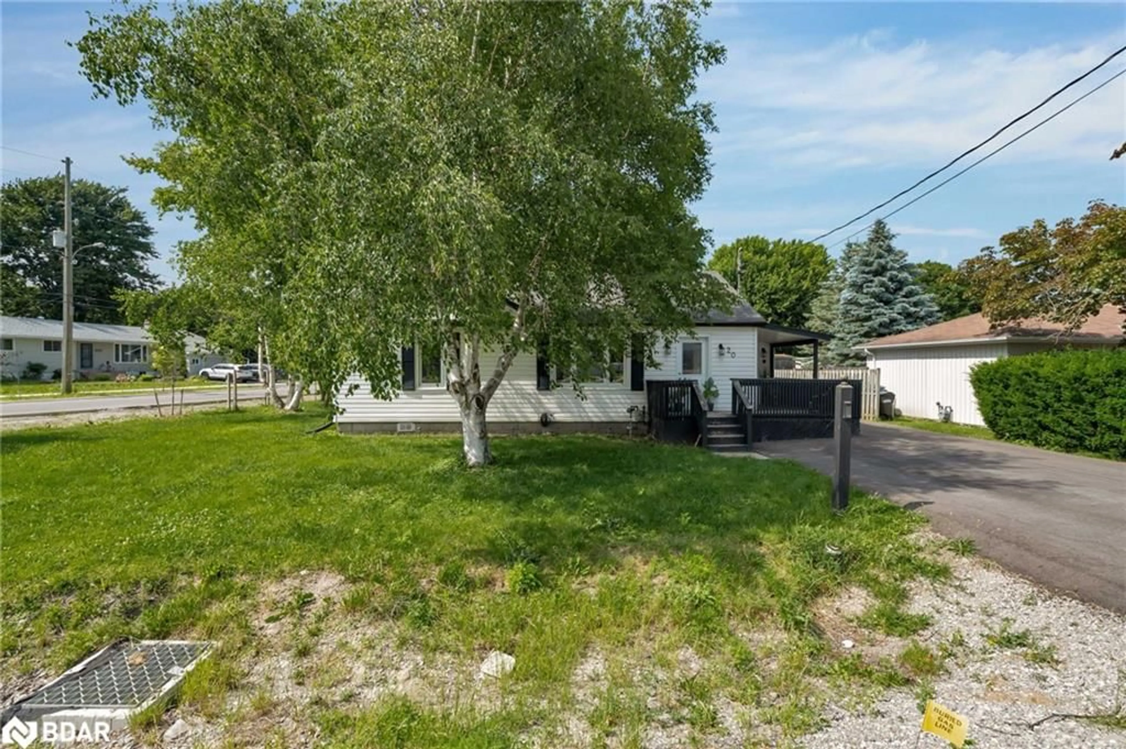 Frontside or backside of a home for 20 English Dr, Beeton Ontario L0G 1A0