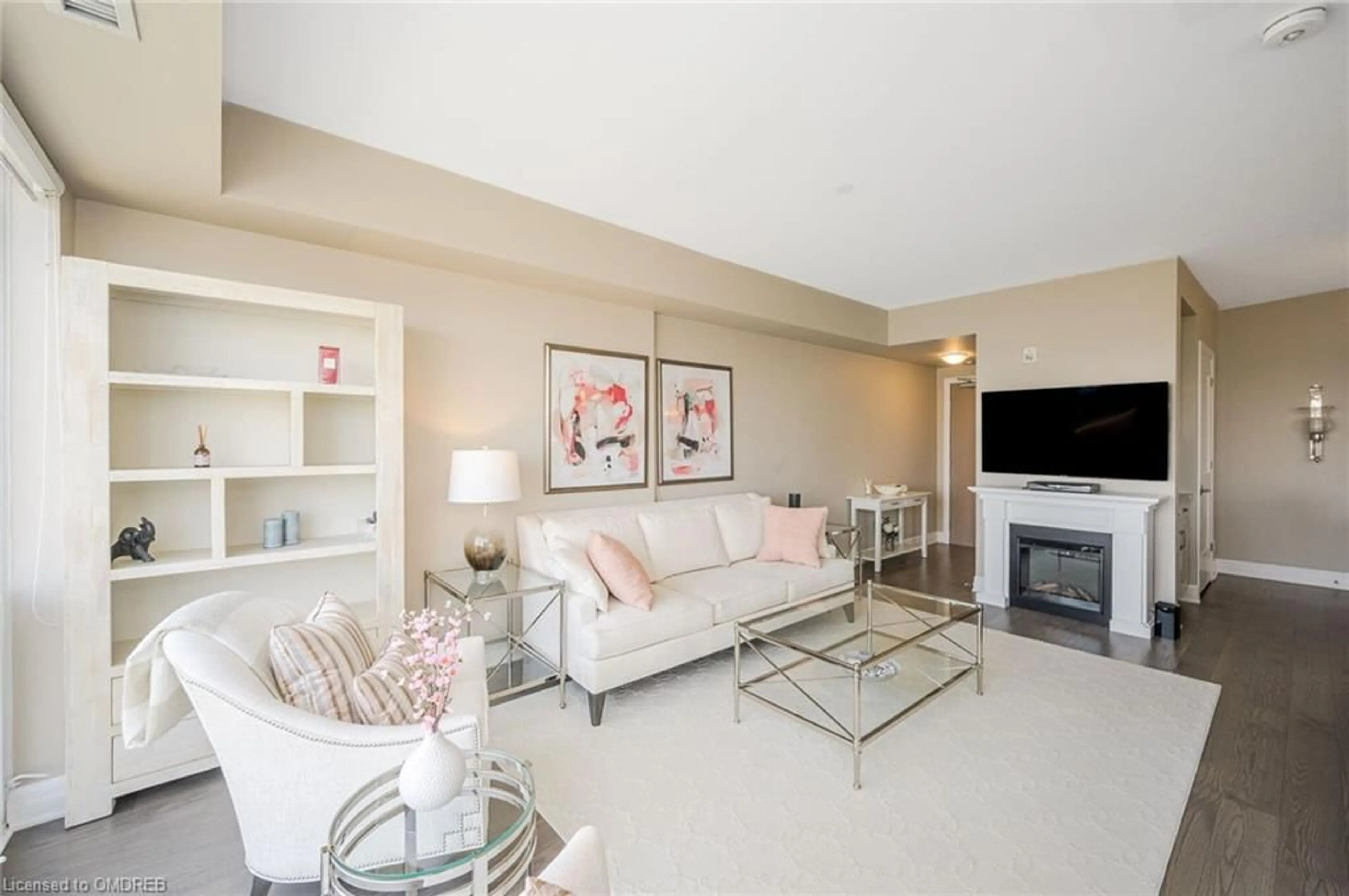 Living room for 3028 Creekshore Common #403, Oakville Ontario L6M 5K6