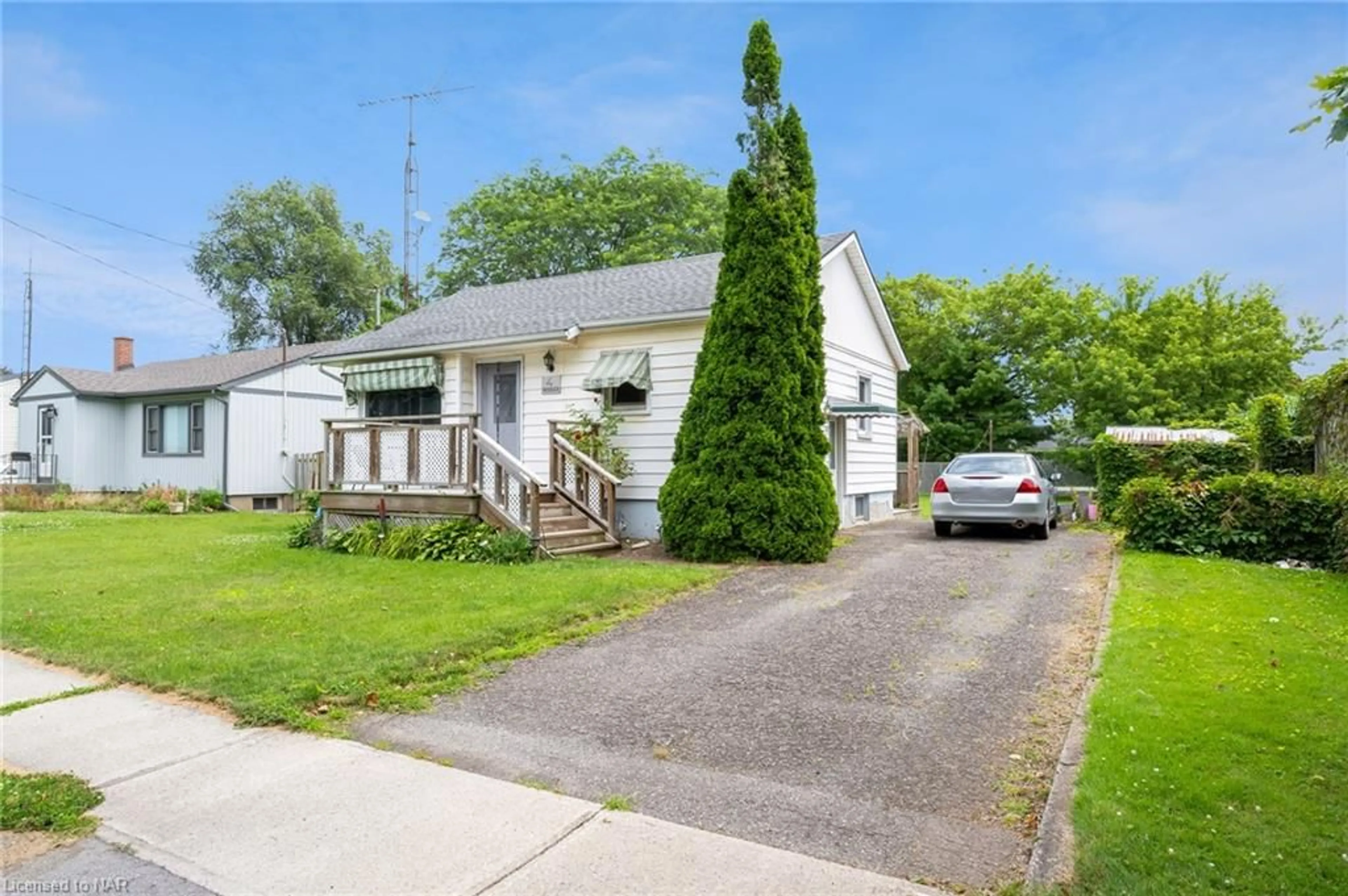 Frontside or backside of a home for 4 Rodger St, St. Catharines Ontario L2N 3J6