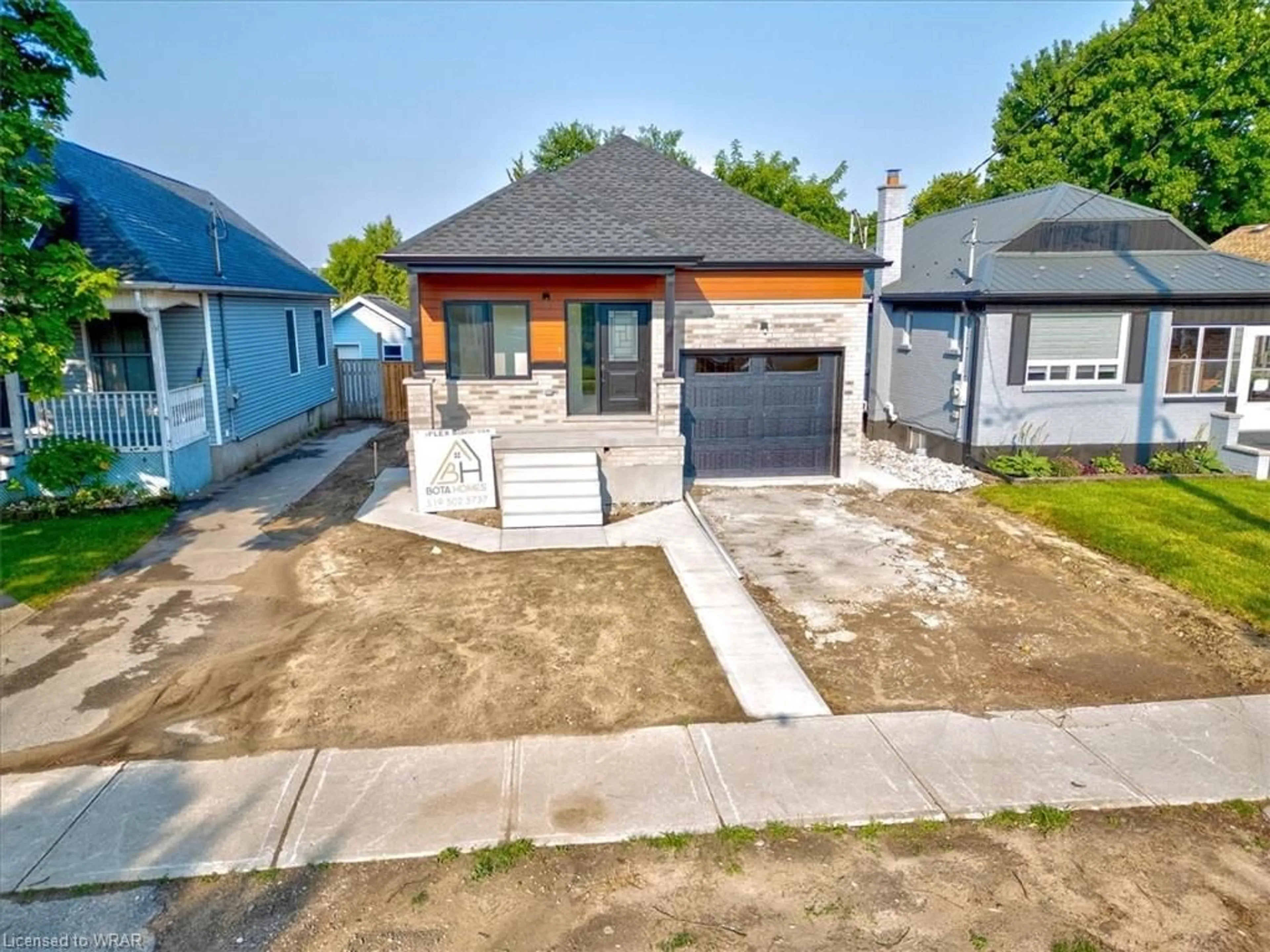 Frontside or backside of a home for 53 Giles St, London Ontario N5Z 2V5