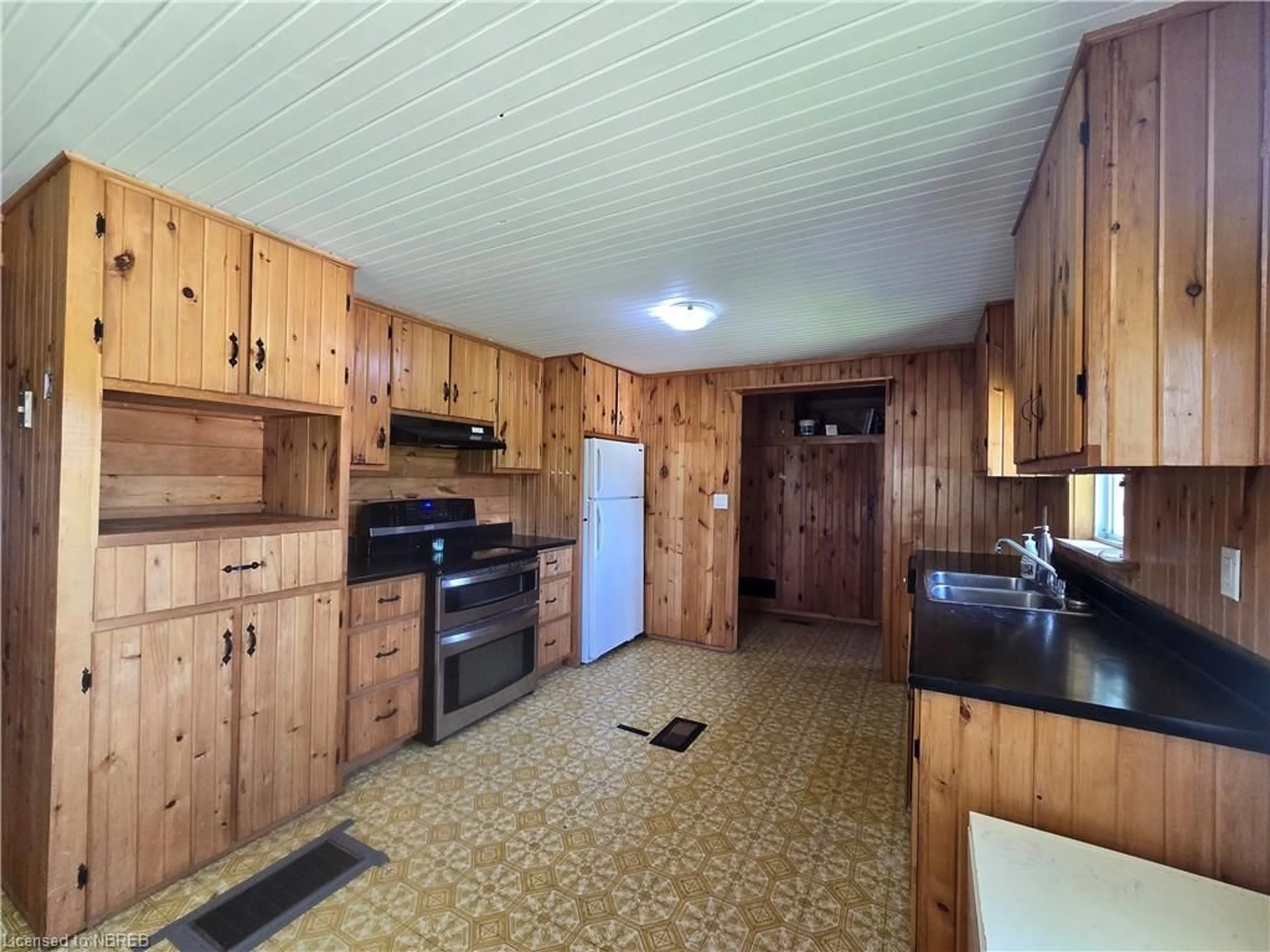 Kitchen for 812 Rainville Rd, Verner Ontario P0H 2M0