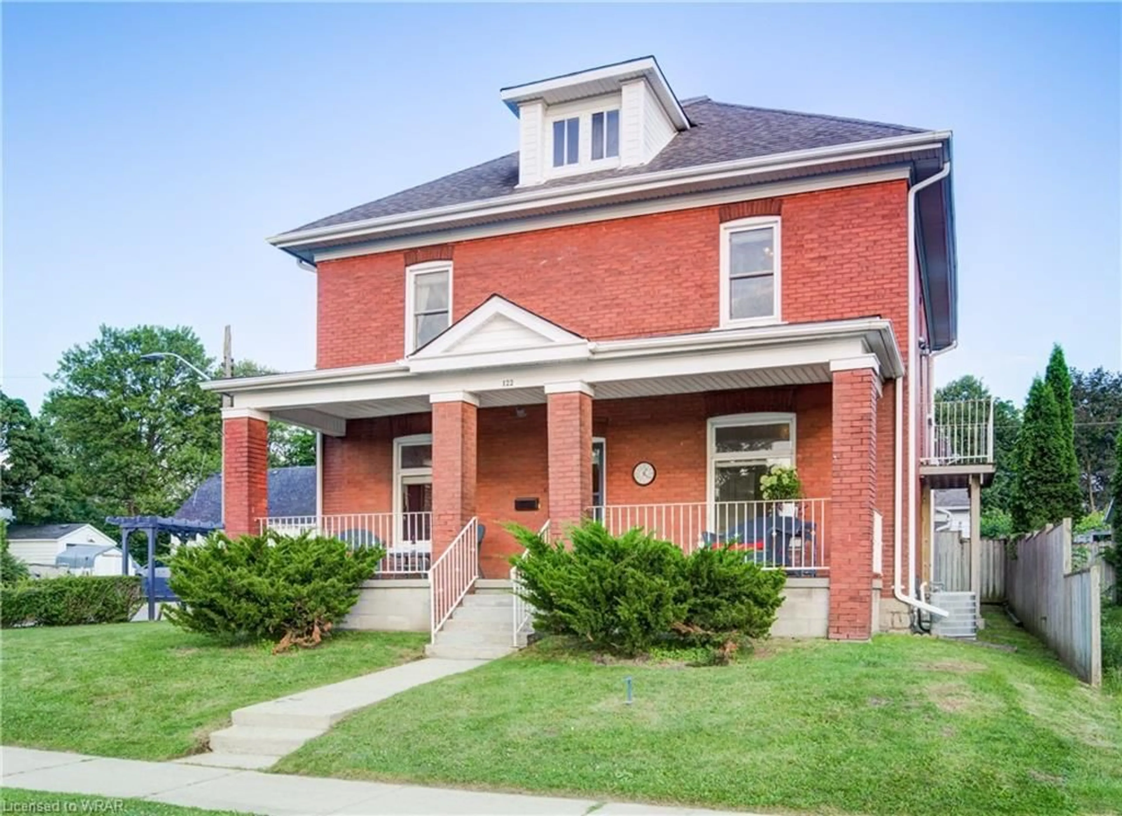 Home with brick exterior material for 122 Charles St, Ingersoll Ontario N5C 1J8