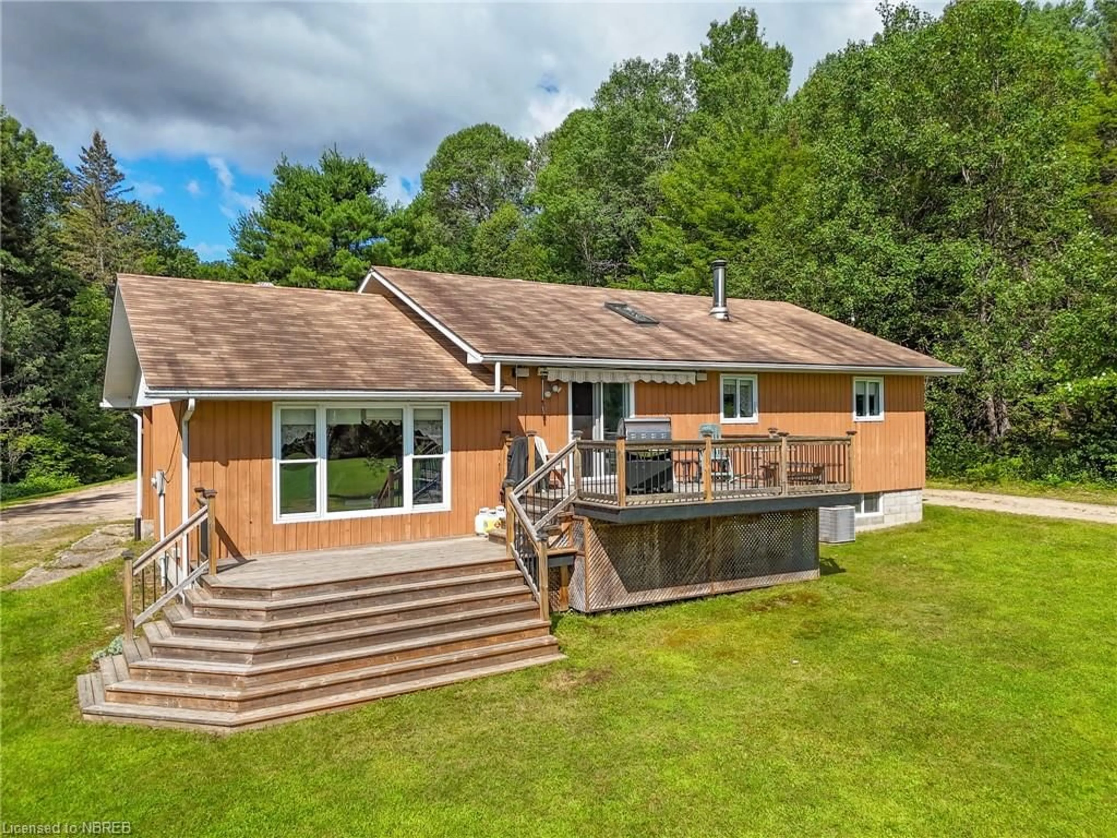 Cottage for 553 Highway 17, Bonfield Ontario P1B 1E0