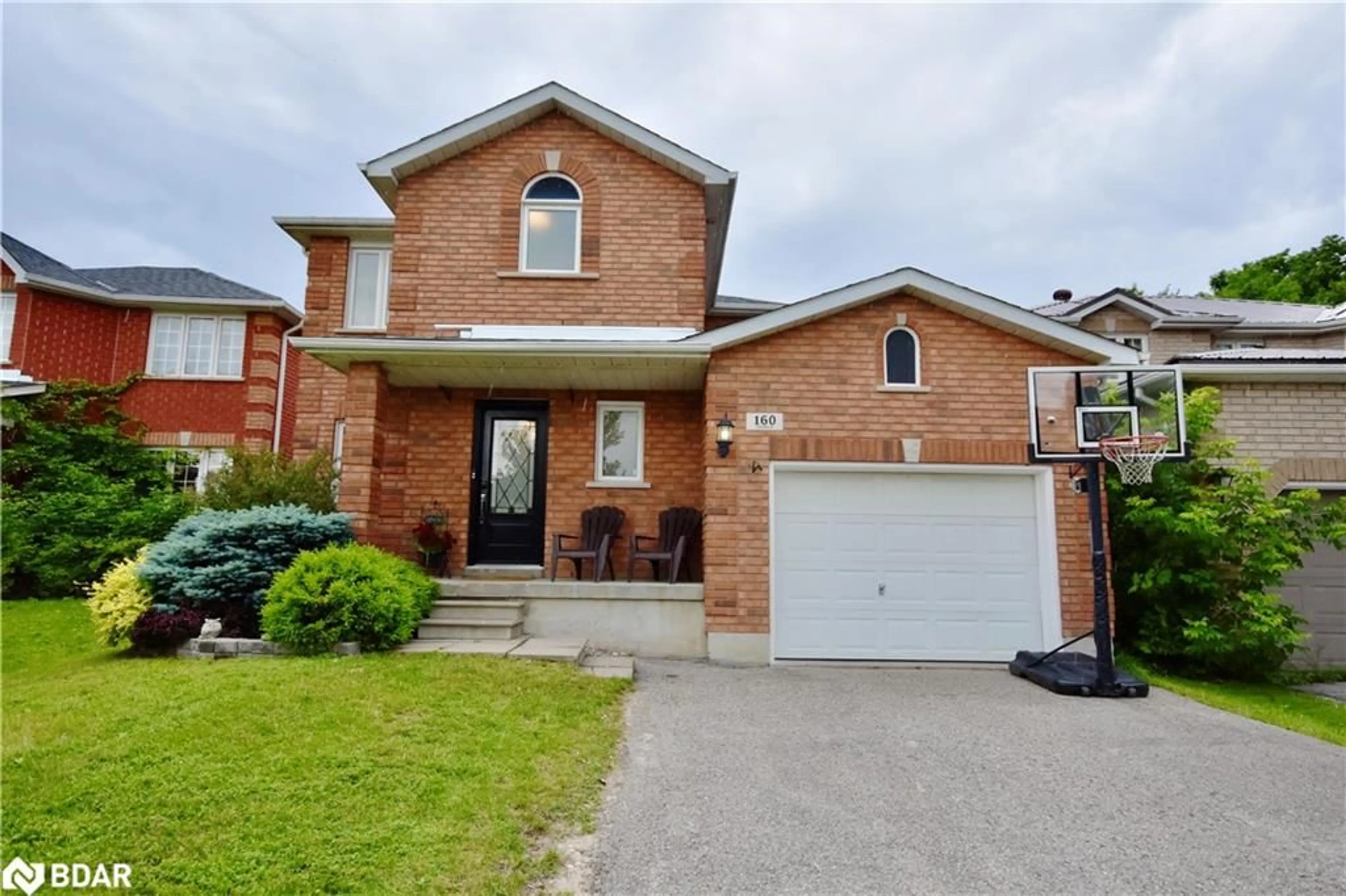 Home with brick exterior material for 160 Esther Dr, Barrie Ontario L4N 9T1