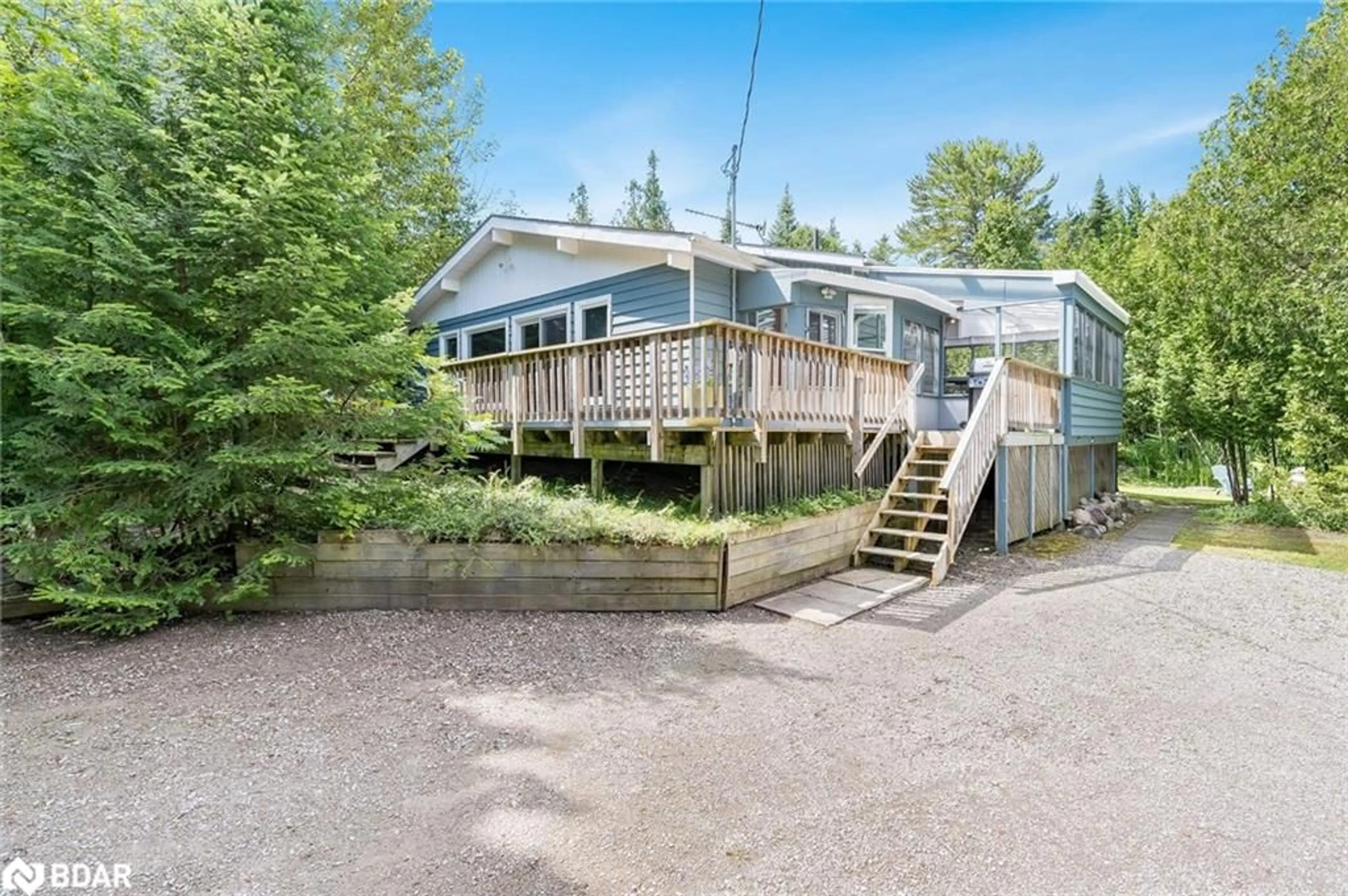 Cottage for 43 Iroquois Cres, Tiny Ontario L9M 0C6