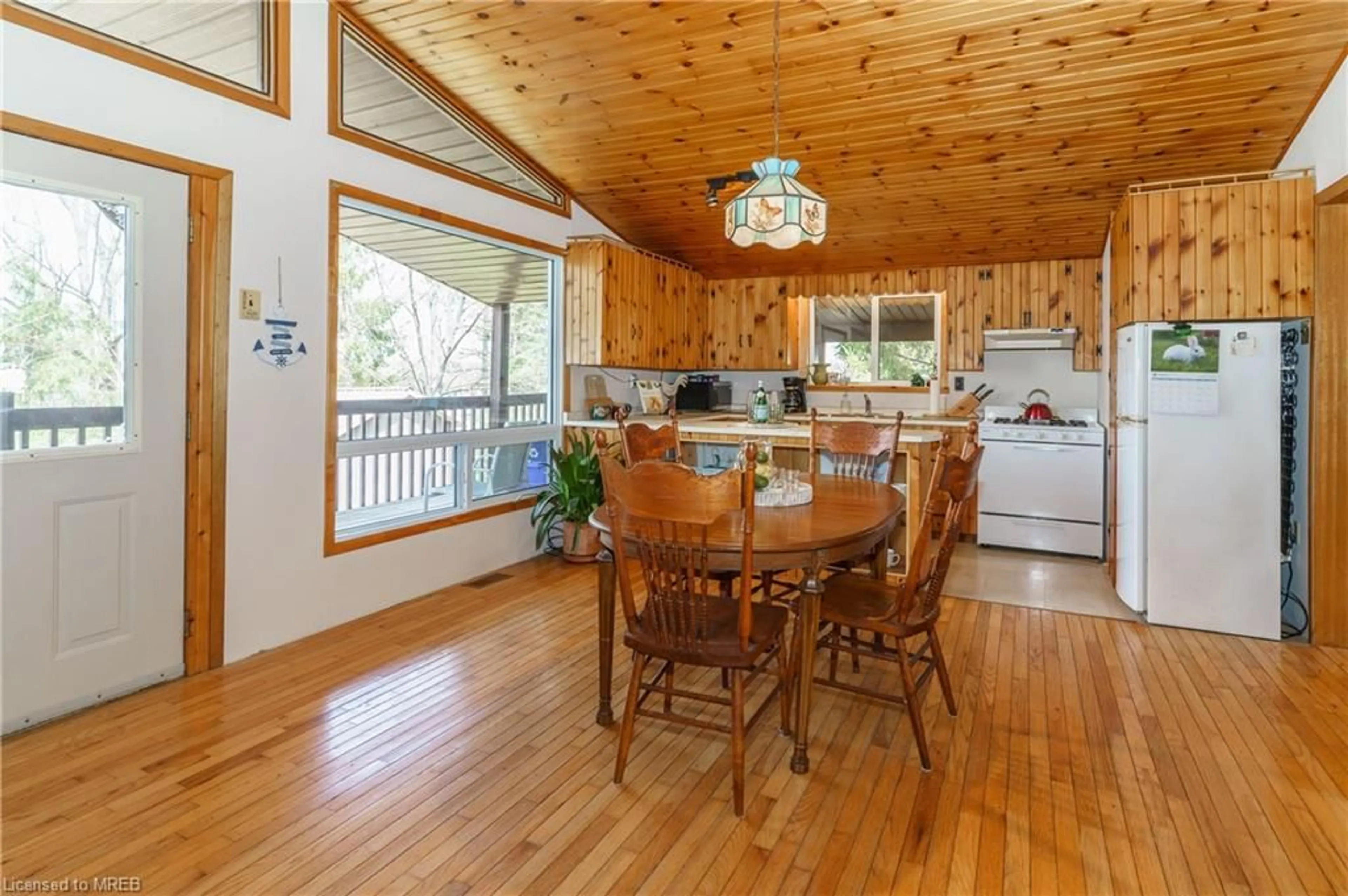 Open concept kitchen for 86 Stoney Rd, McKellar Ontario P2A 0B5