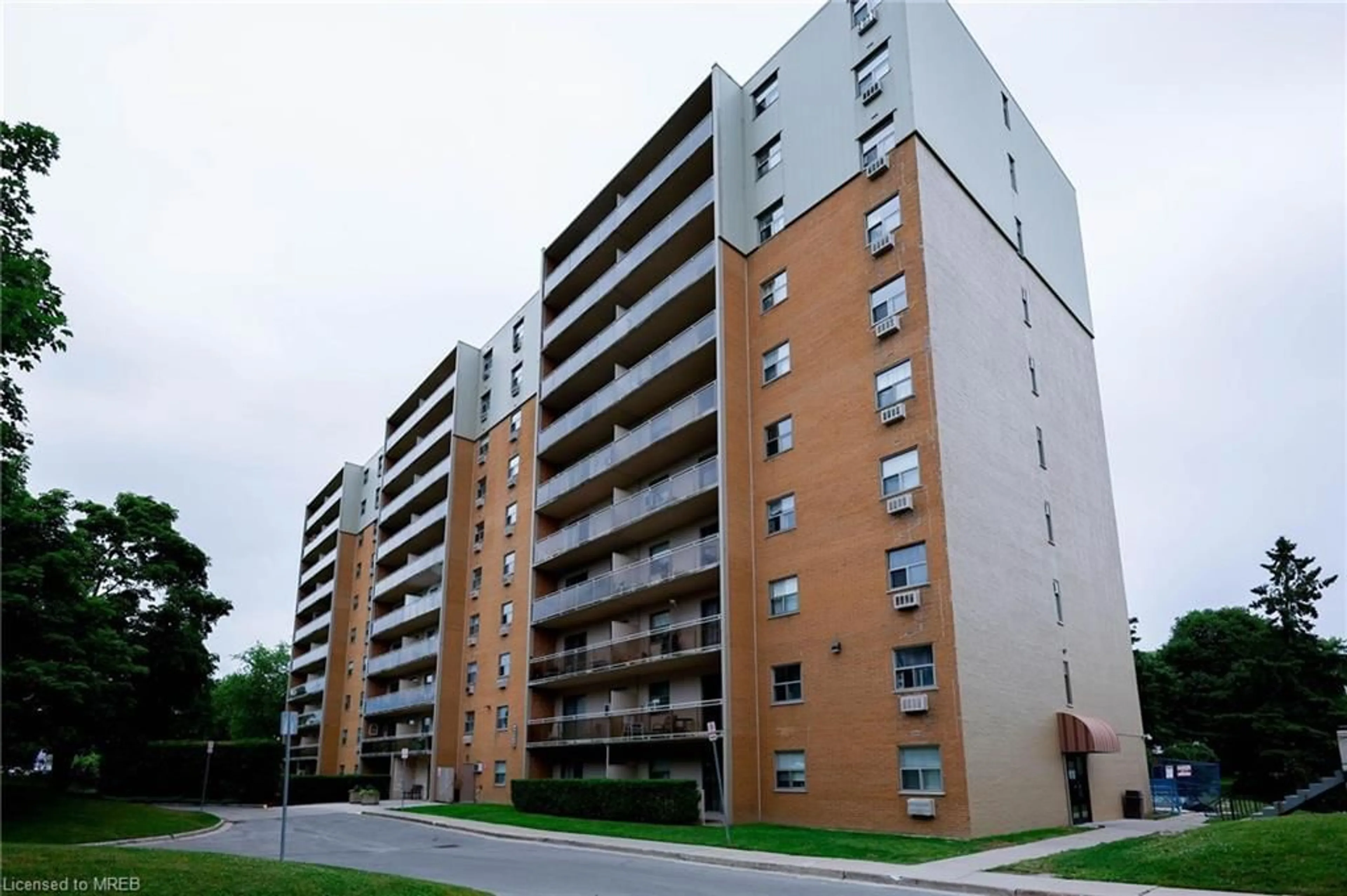 A pic from exterior of the house or condo for 931 Wonderland Rd #504, London Ontario N6K 2X6
