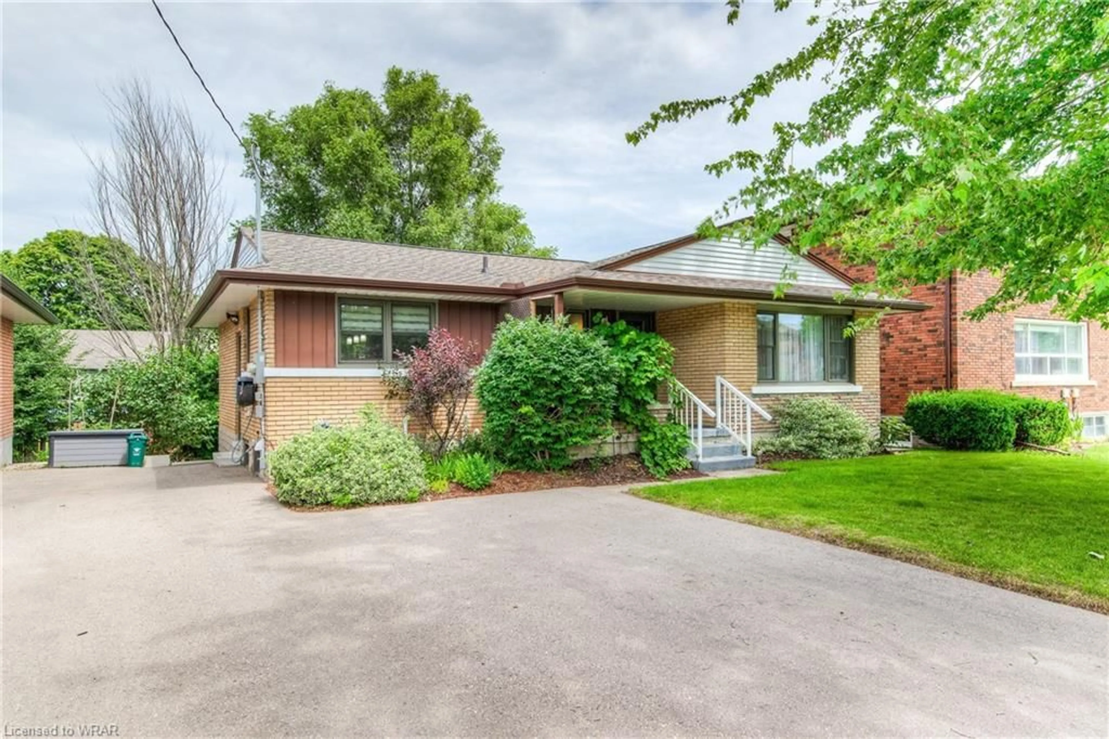 Home with brick exterior material for 40 Downey St, Kitchener Ontario N2H 6K6