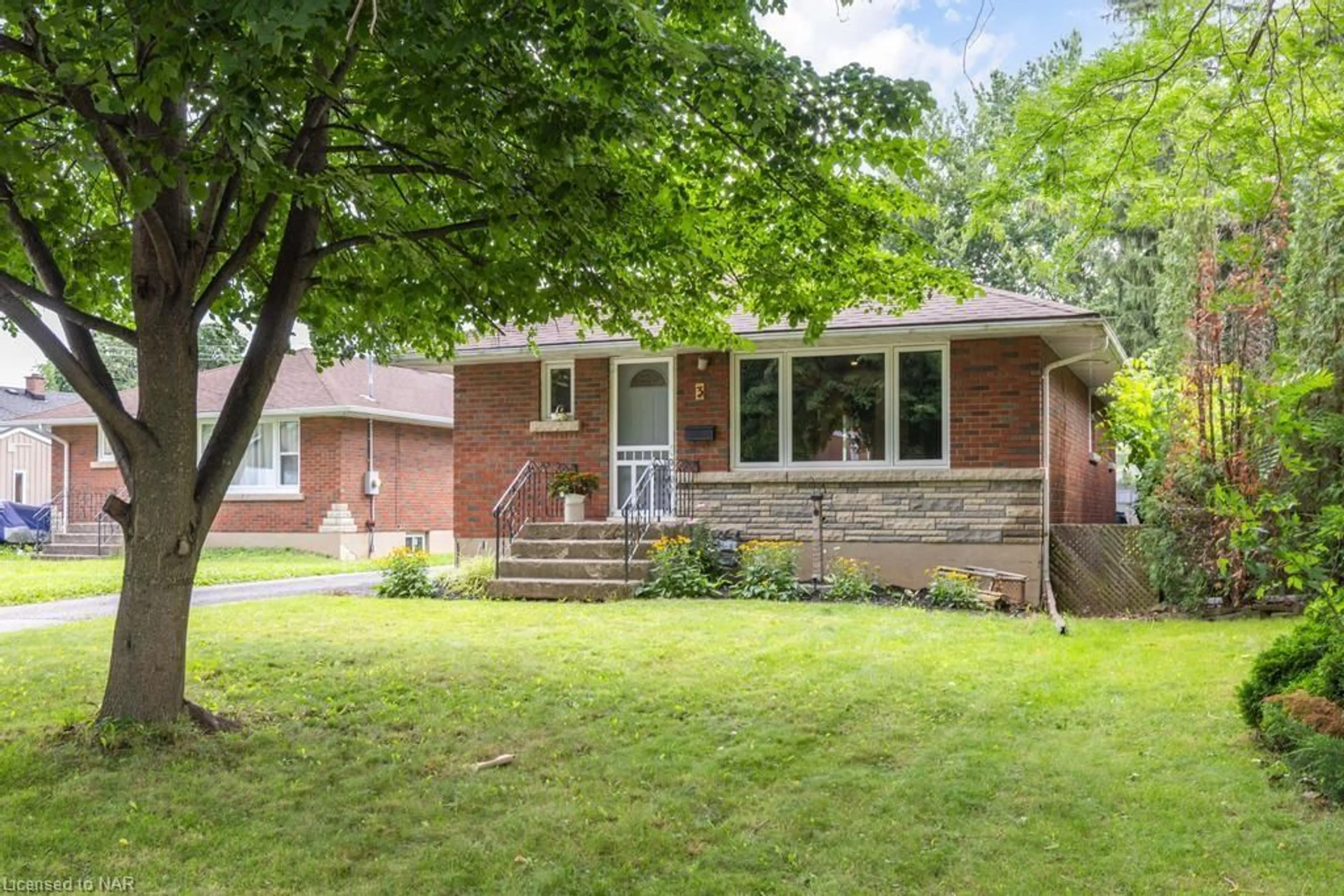 Home with brick exterior material for 3 Jubilee Drive Dr, St. Catharines Ontario L2M 4P7