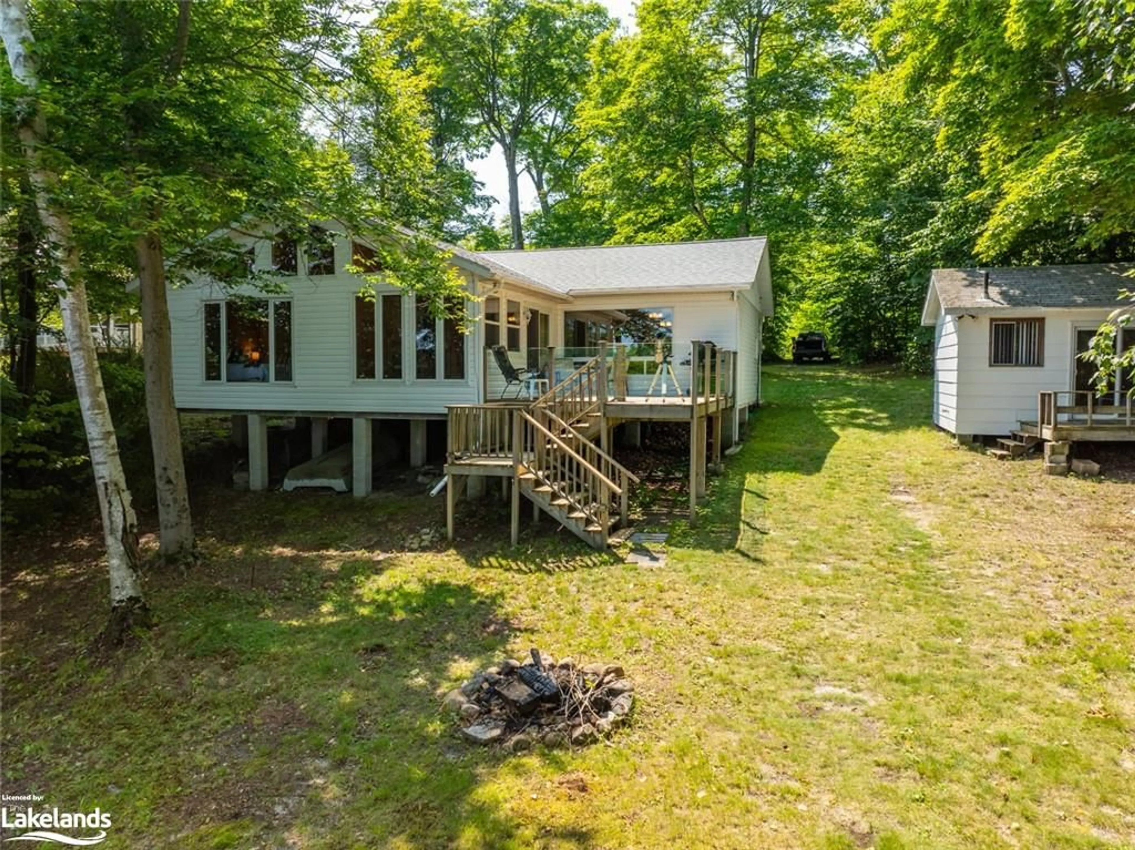Cottage for 614 Oakpoint Rd, Parry Island Ontario P2A 2X4
