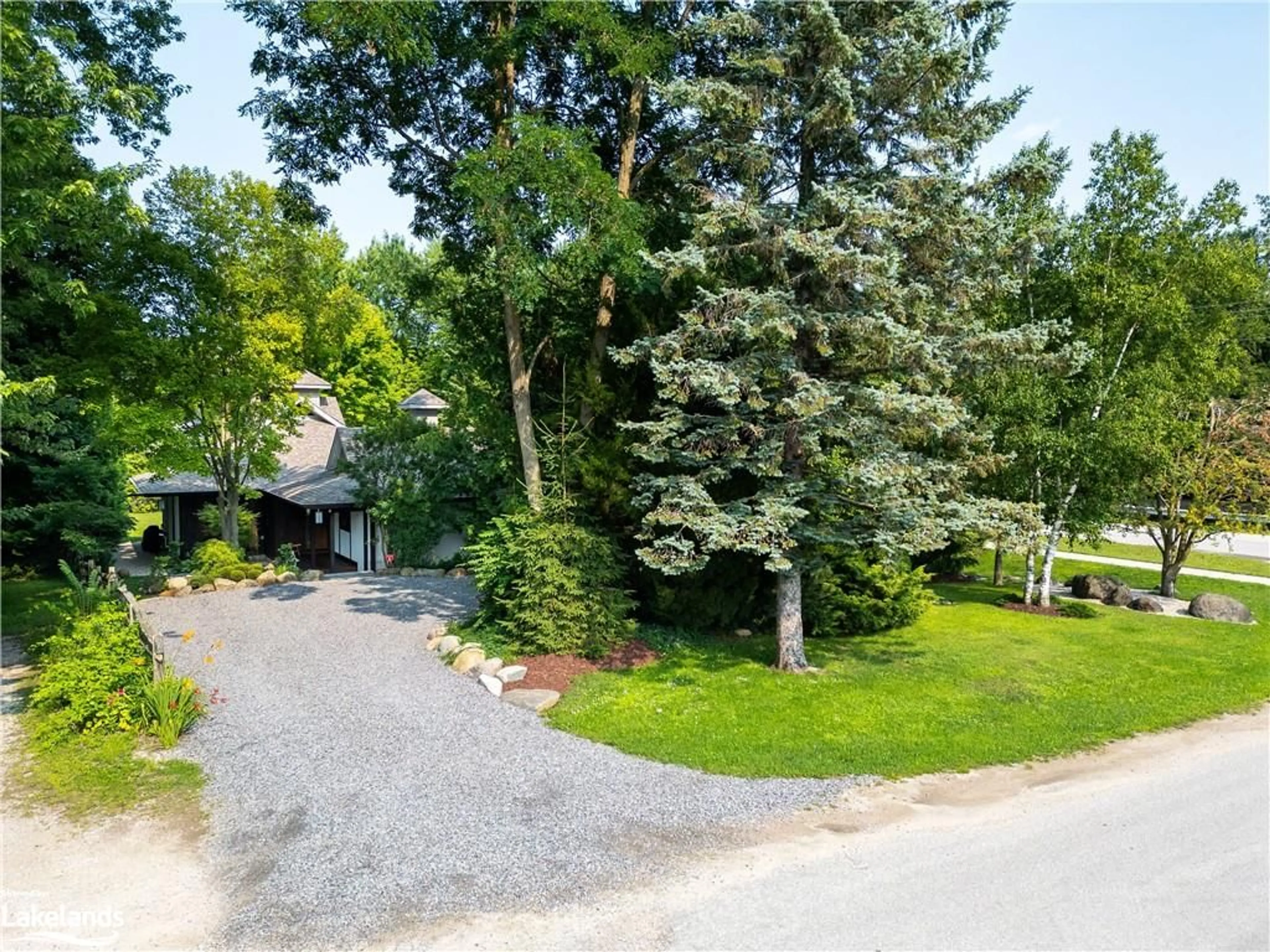 Frontside or backside of a home, the street view for 101 Margaret St, Clarksburg Ontario N0H 1J0