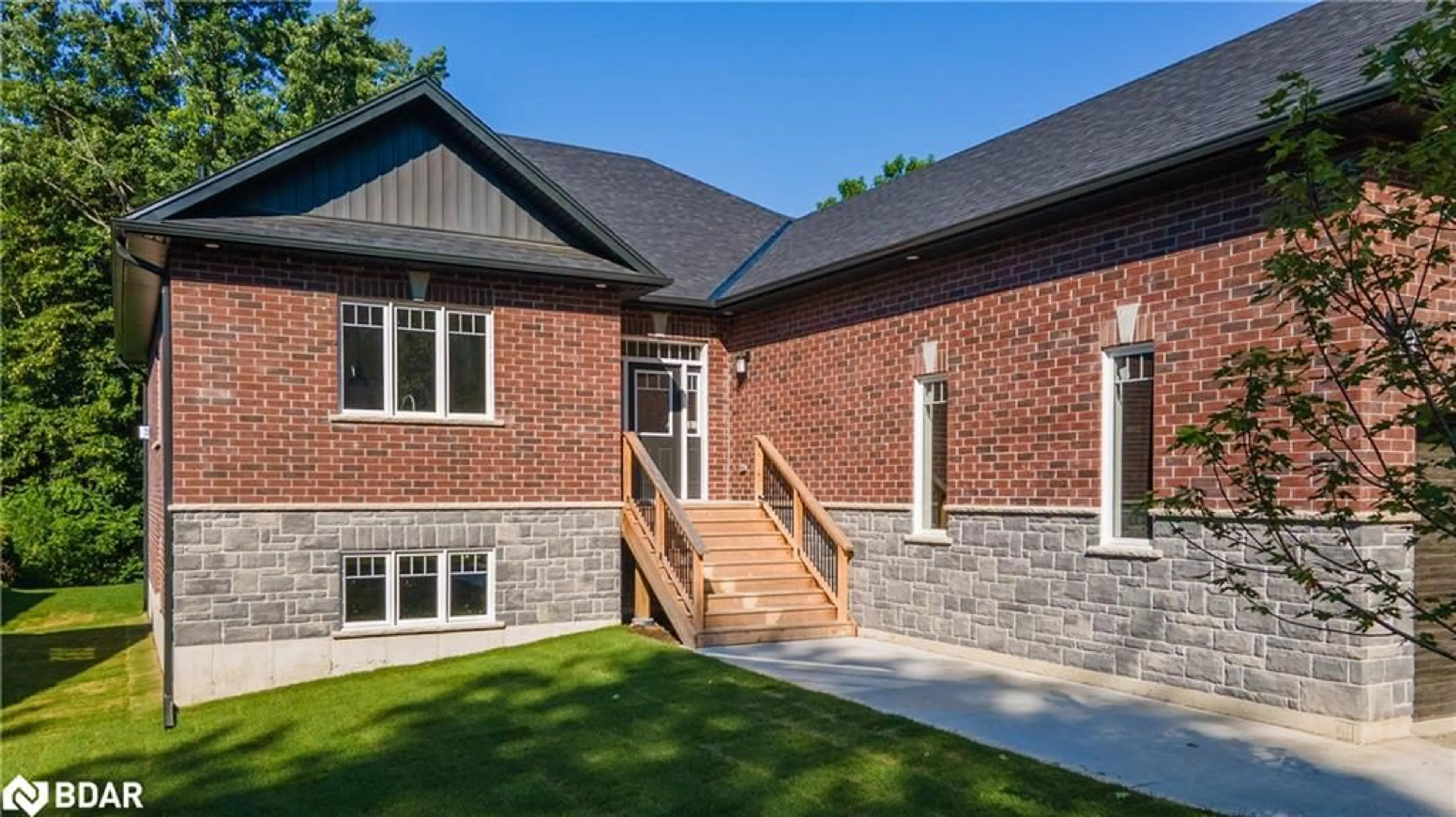Home with brick exterior material for 8 Alexander Street St, Minesing Ontario L3V 3T8