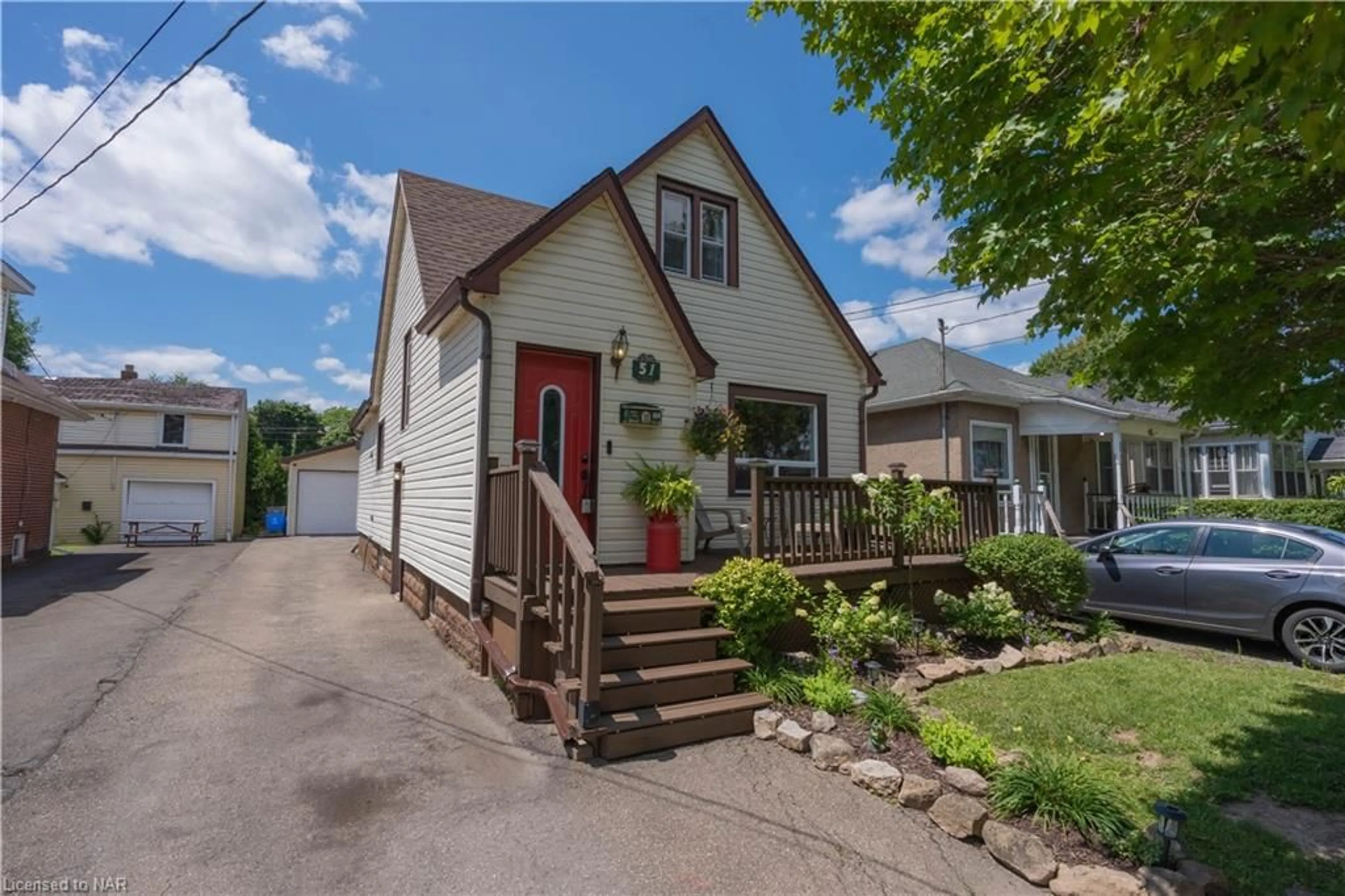 Frontside or backside of a home for 51 Wallace Ave, Welland Ontario L3B 1R4