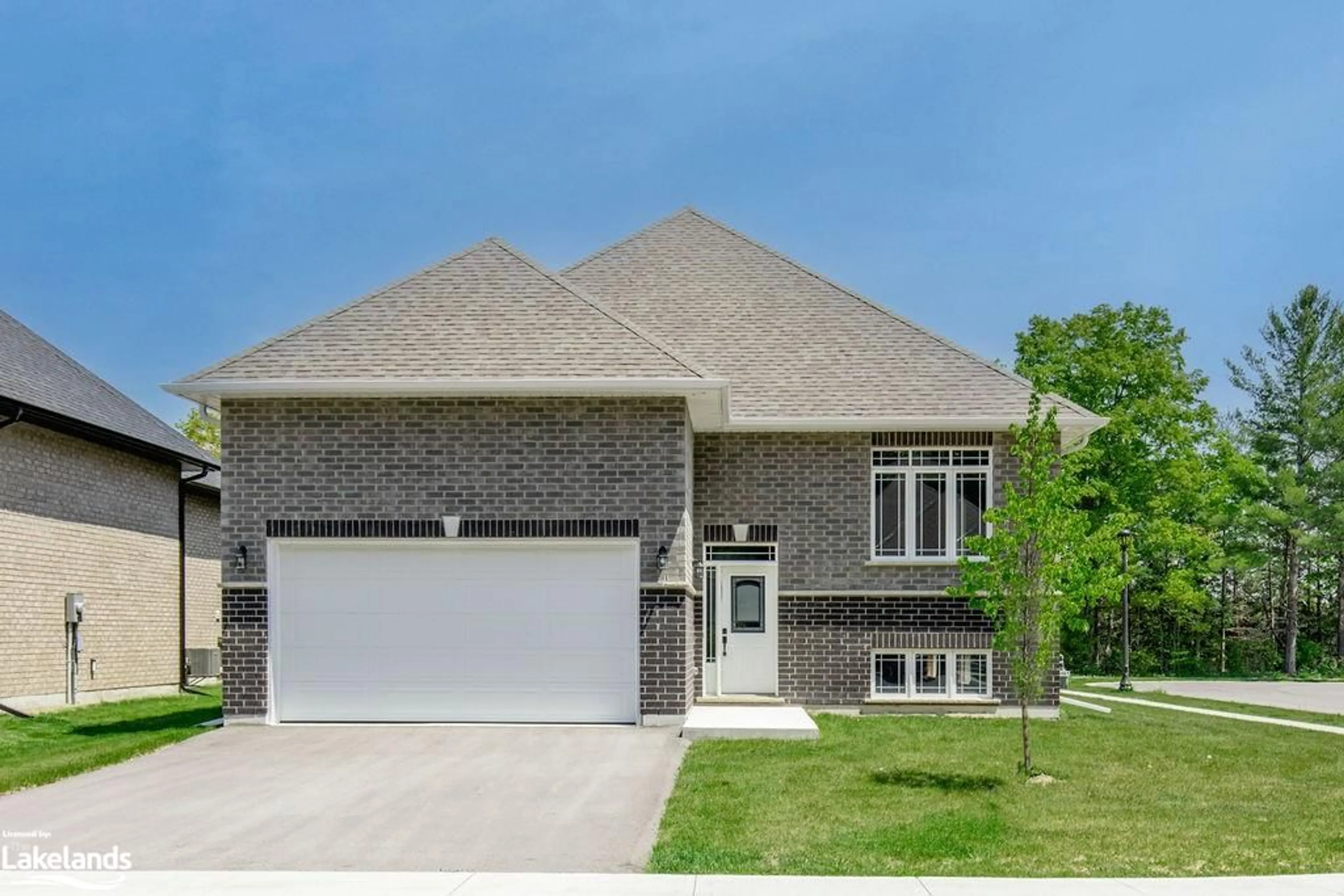 Home with brick exterior material for 51 Natures Trail, Wasaga Beach Ontario L9Z 0H4