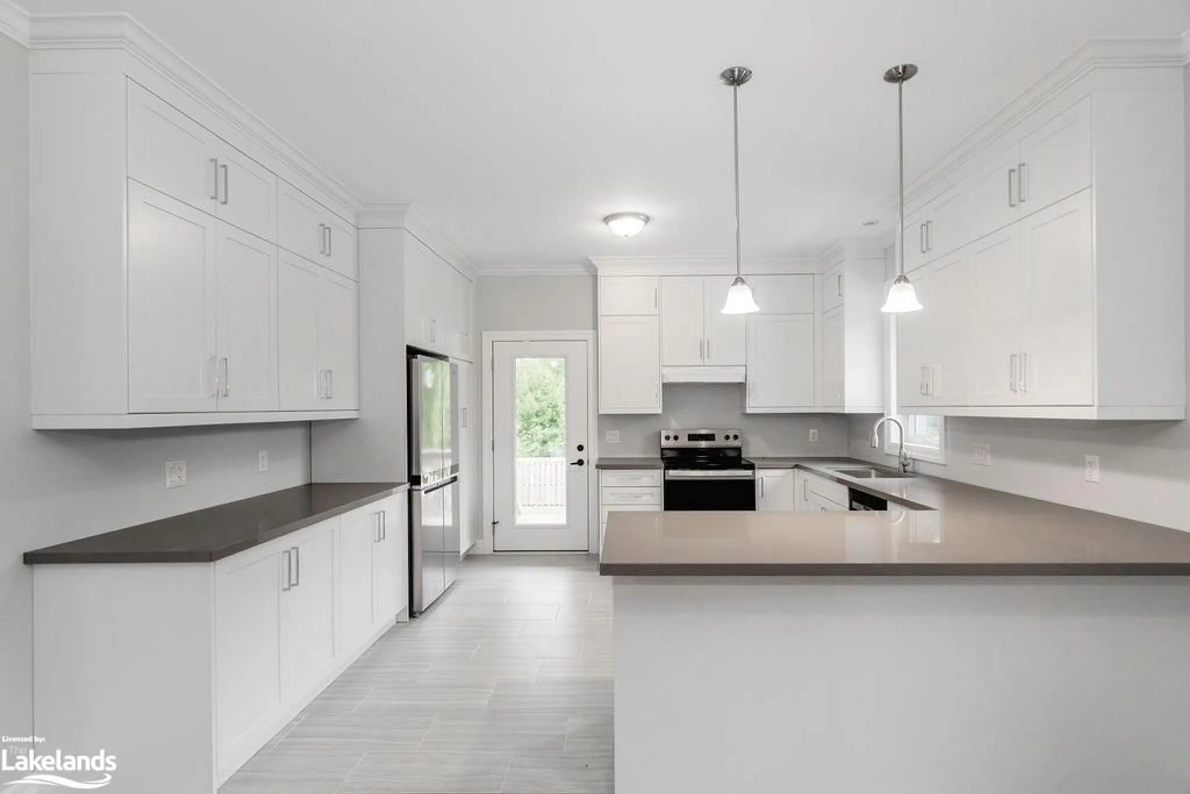 Contemporary kitchen for 51 Natures Trail, Wasaga Beach Ontario L9Z 0H4