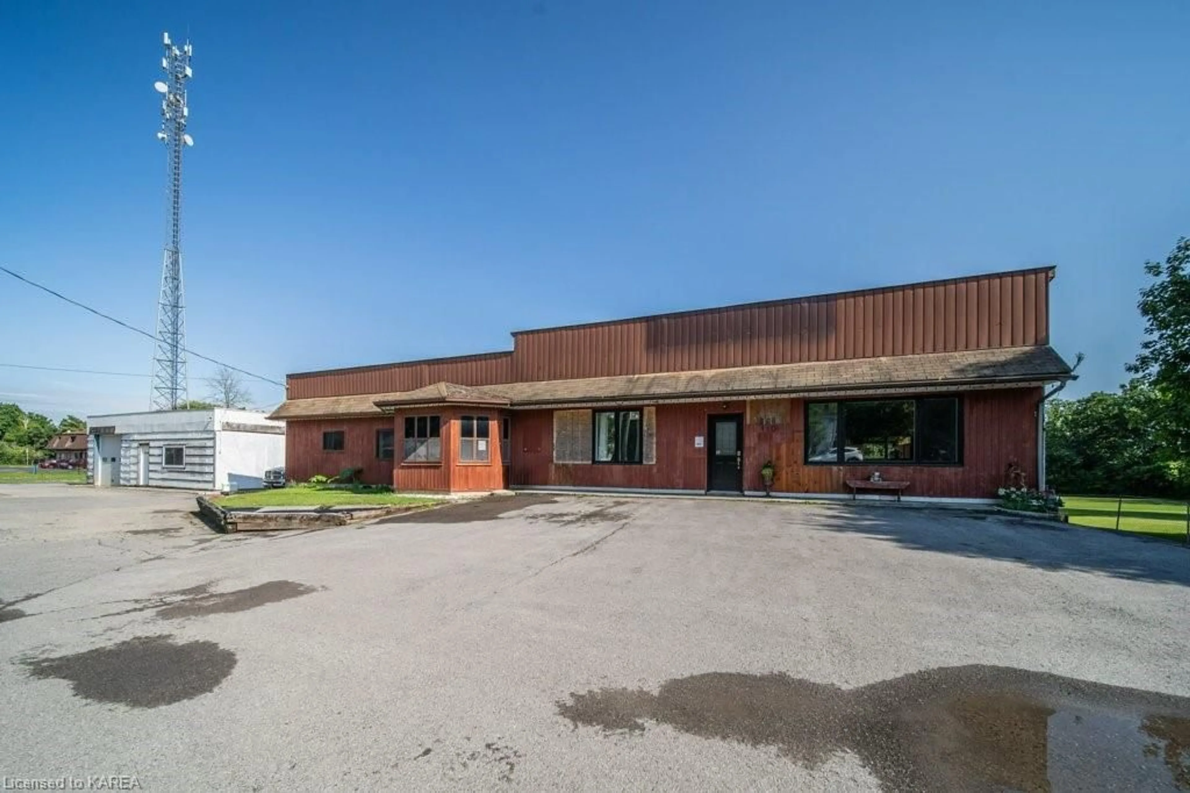 Outside view for 108 Dundas St, Deseronto Ontario K0K 1X0