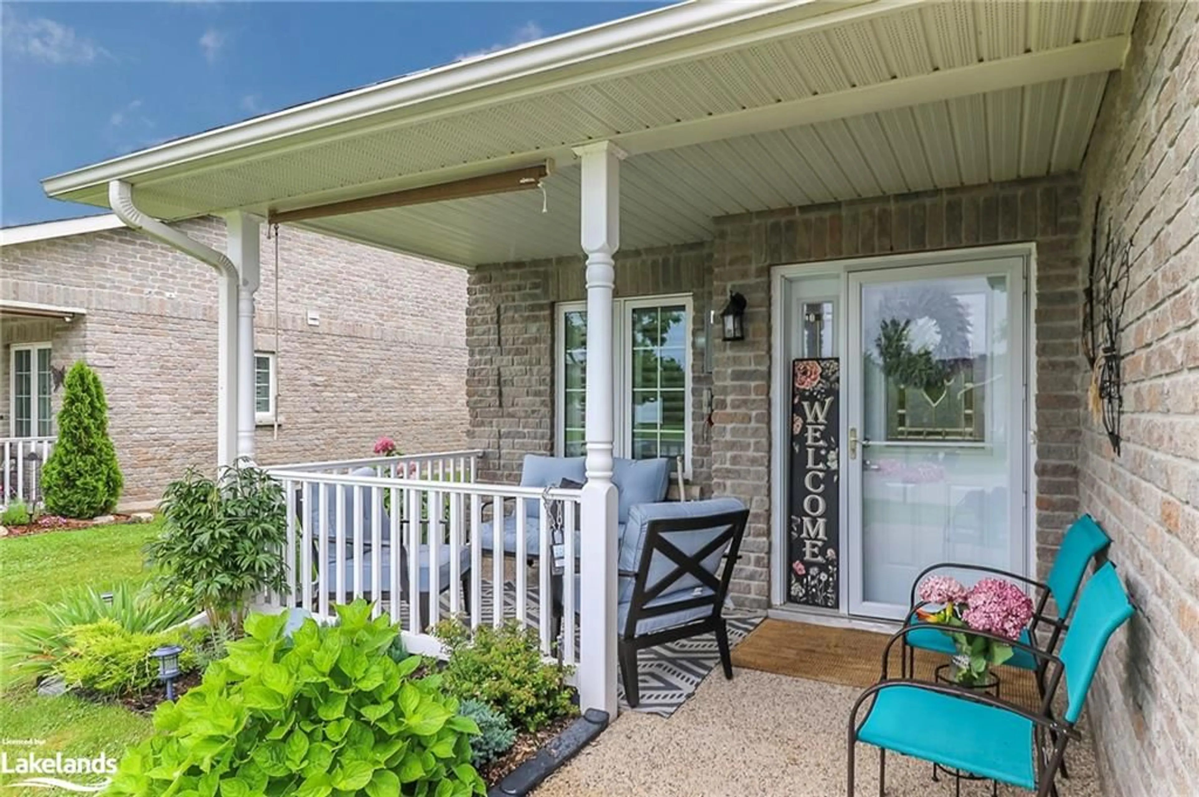 Indoor entryway for 35 Chestnut Lane, Wasaga Beach Ontario L9Z 0G4