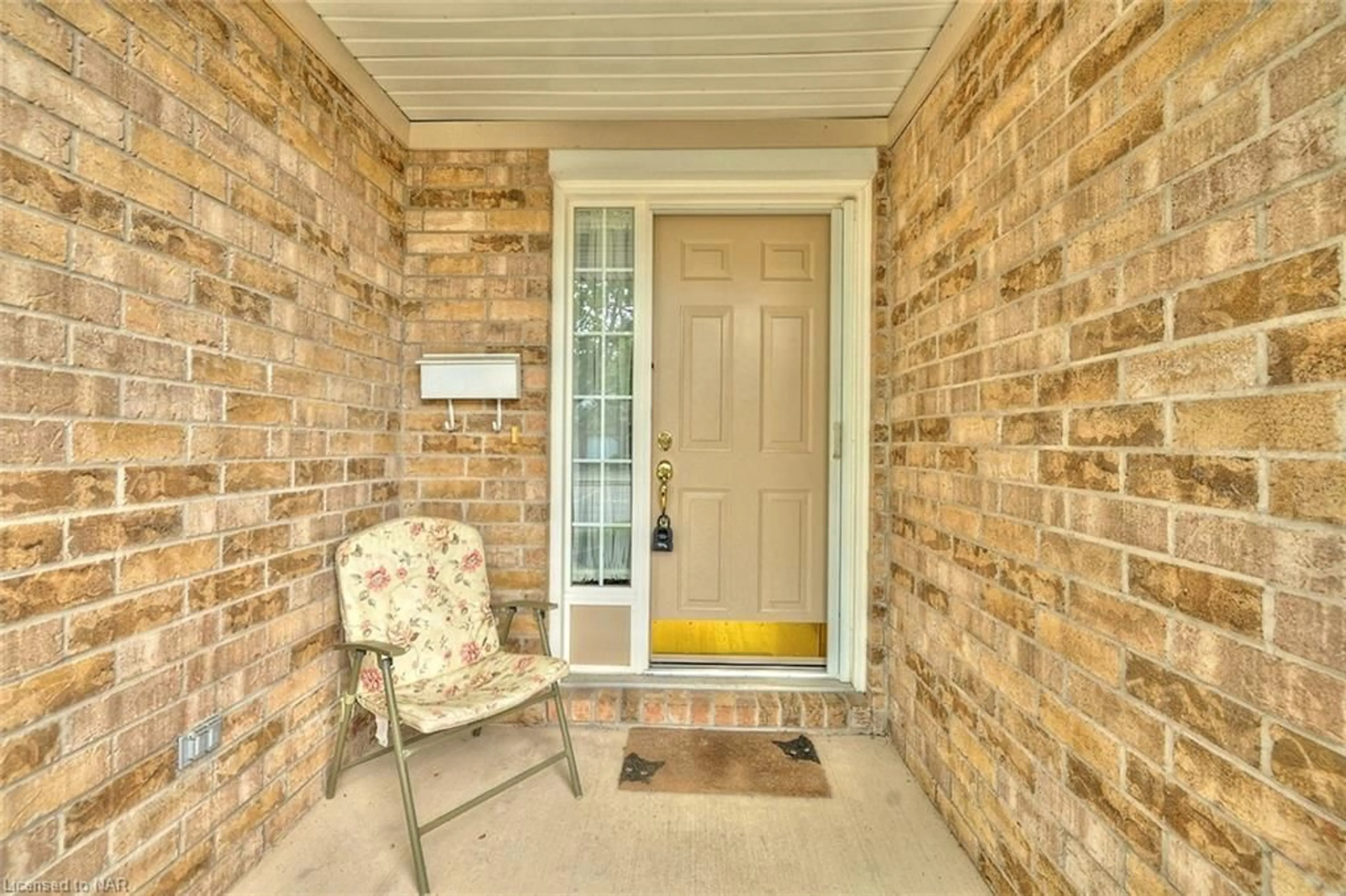 Indoor entryway for 630 Albert St #14, Fort Erie Ontario L2A 6R7