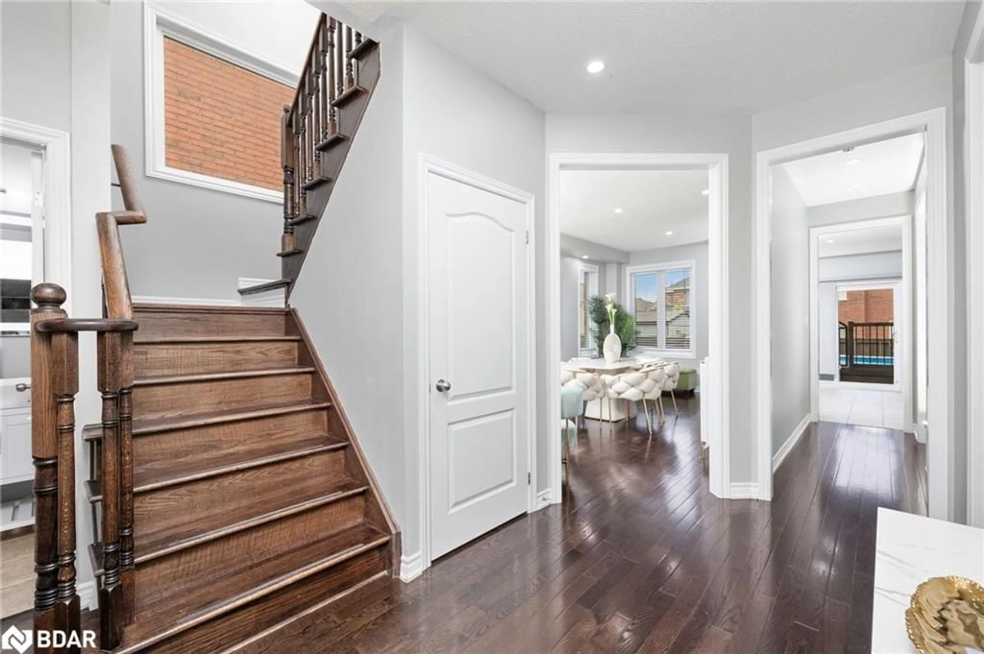 Indoor entryway for 2223 Dawson Crescent Cres, Innisfil Ontario L9S 0G9