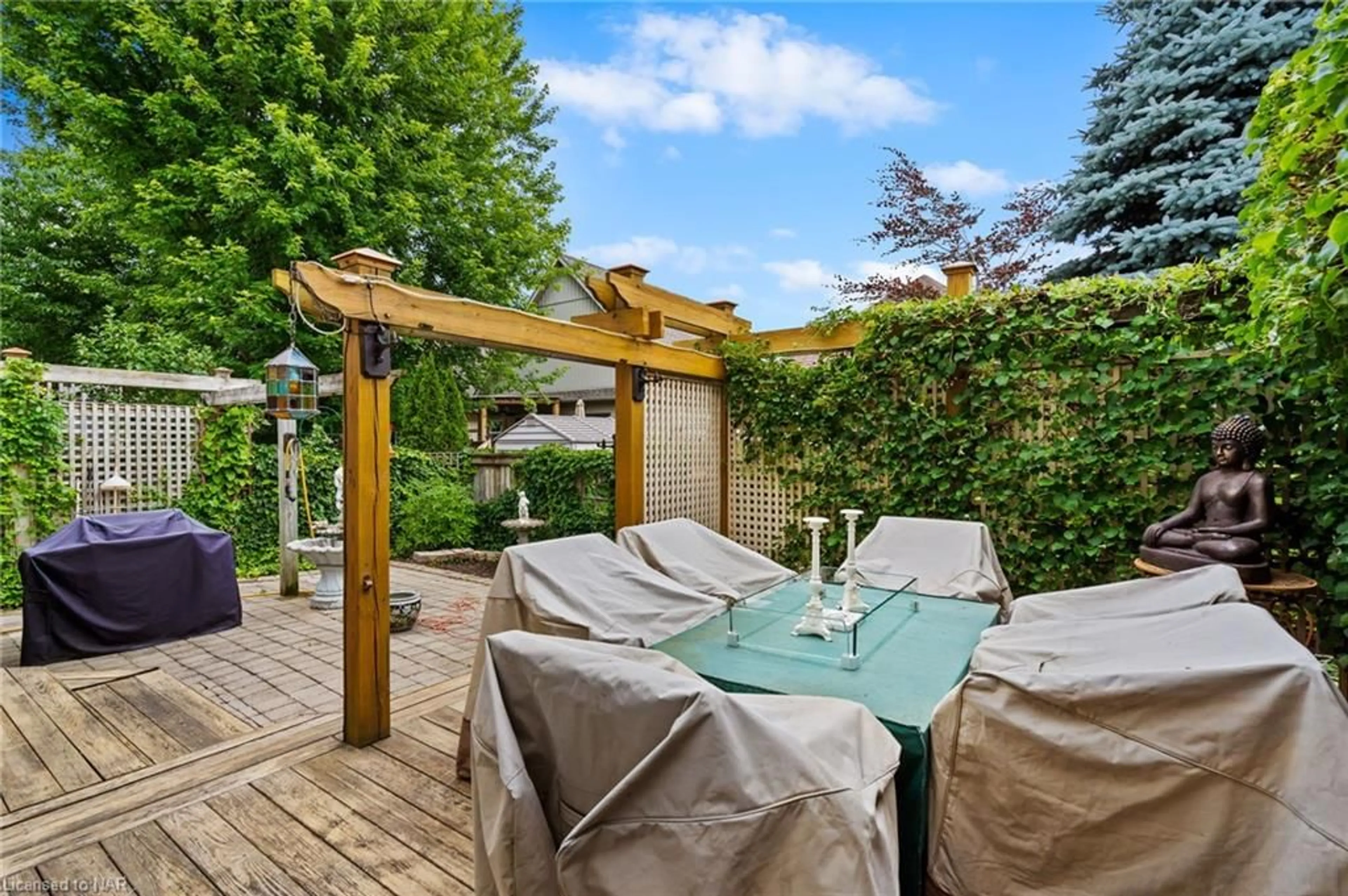 Patio, the fenced backyard for 2 Chardonnay Pl, Niagara-on-the-Lake Ontario L0S 1T0