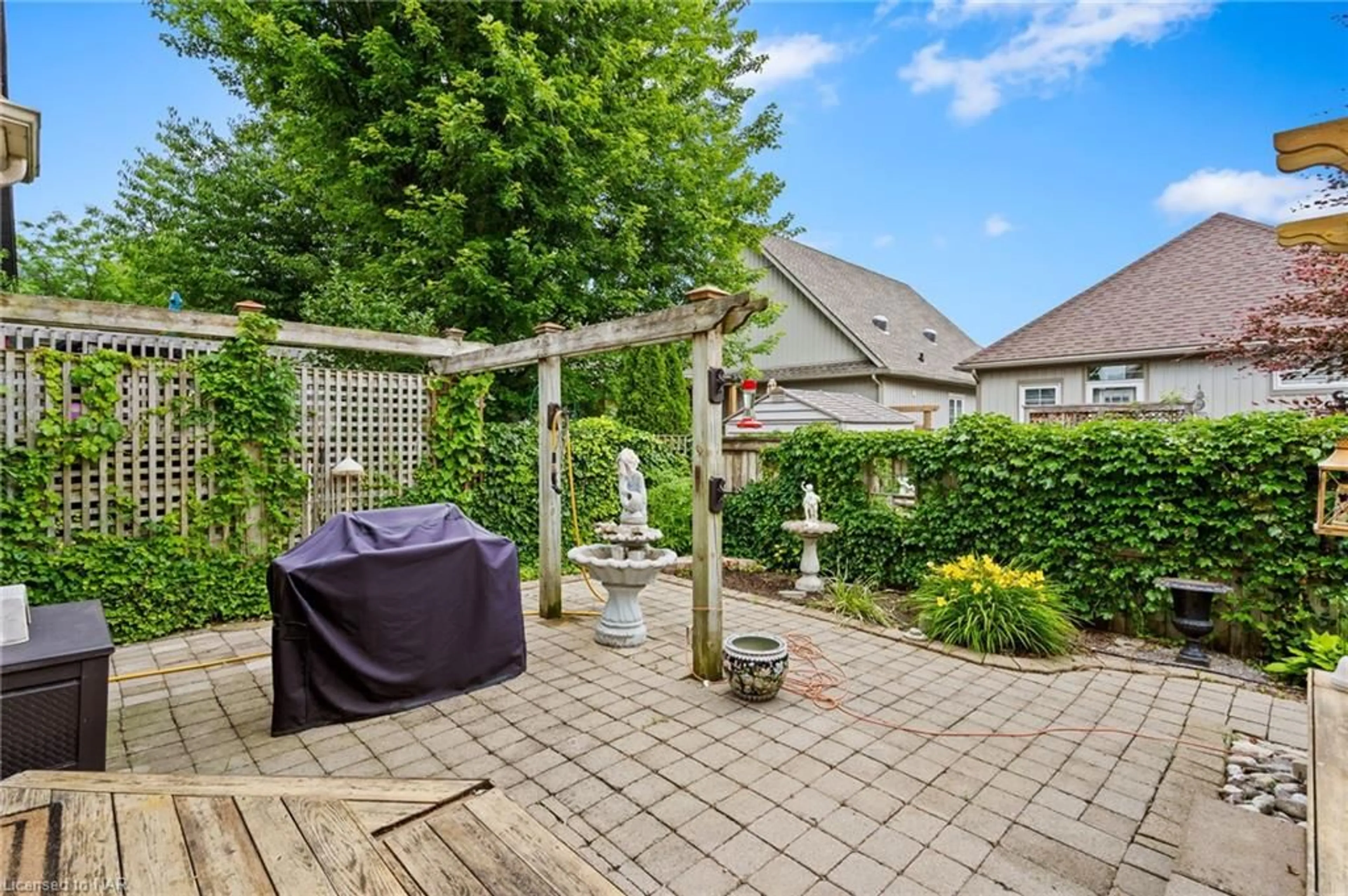 Patio, the fenced backyard for 2 Chardonnay Pl, Niagara-on-the-Lake Ontario L0S 1T0