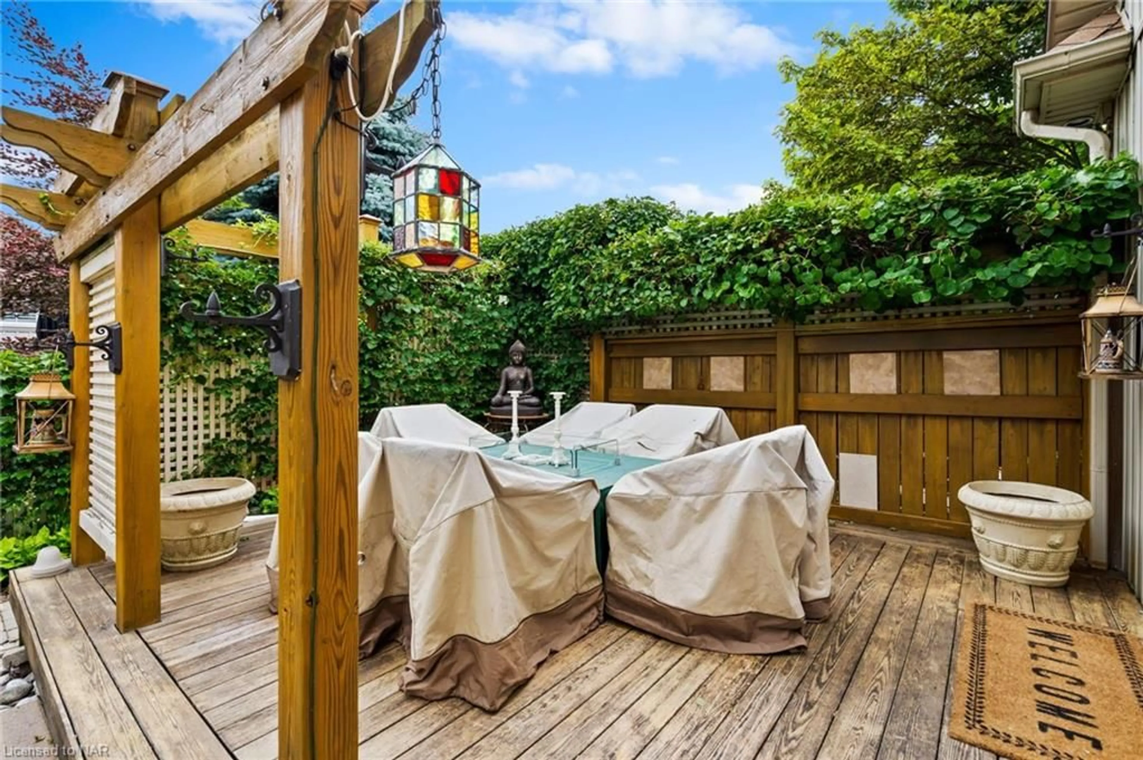 Patio, the fenced backyard for 2 Chardonnay Pl, Niagara-on-the-Lake Ontario L0S 1T0