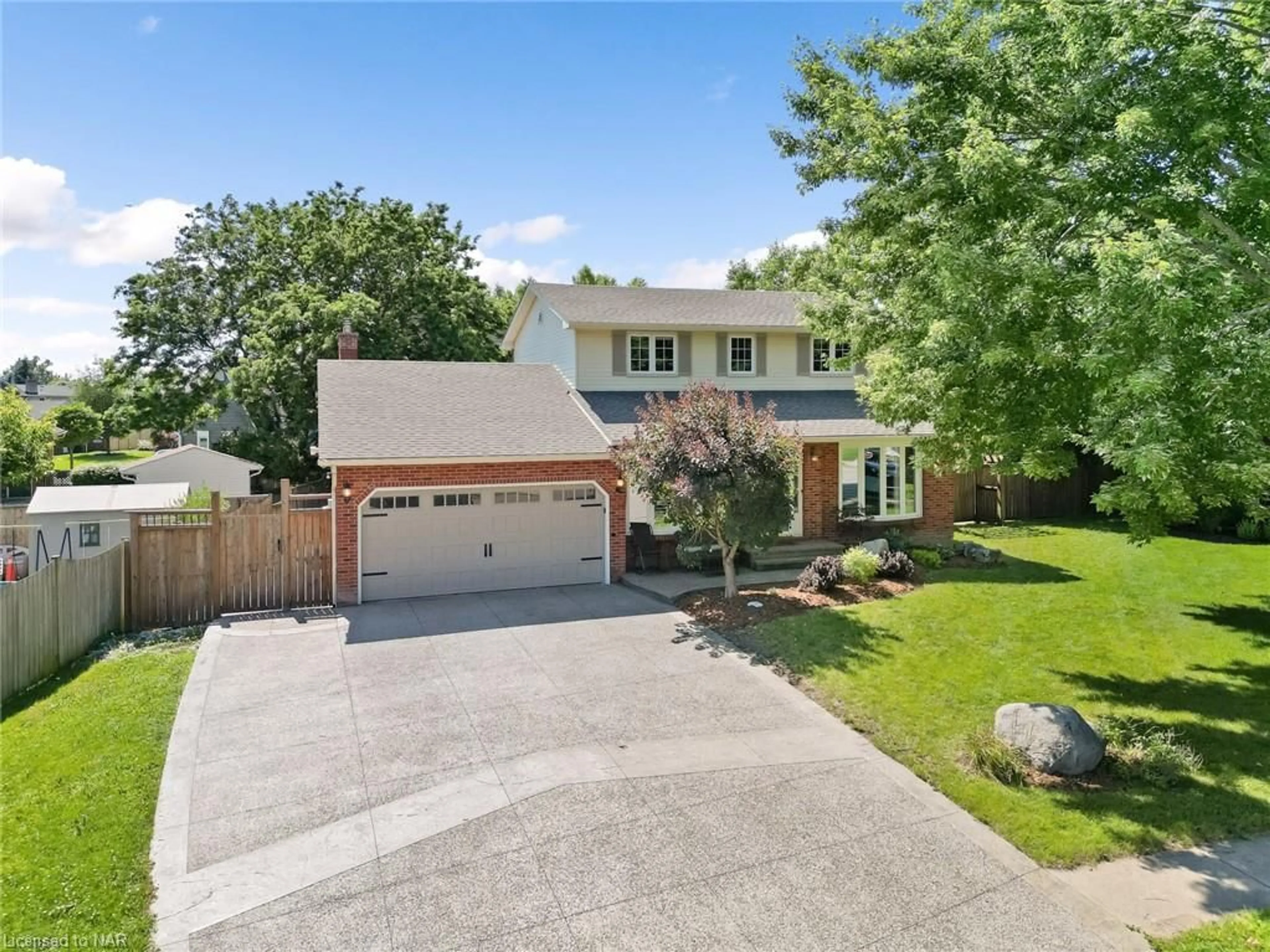 Frontside or backside of a home for 11 Coupland Crt, Welland Ontario L3C 6M7