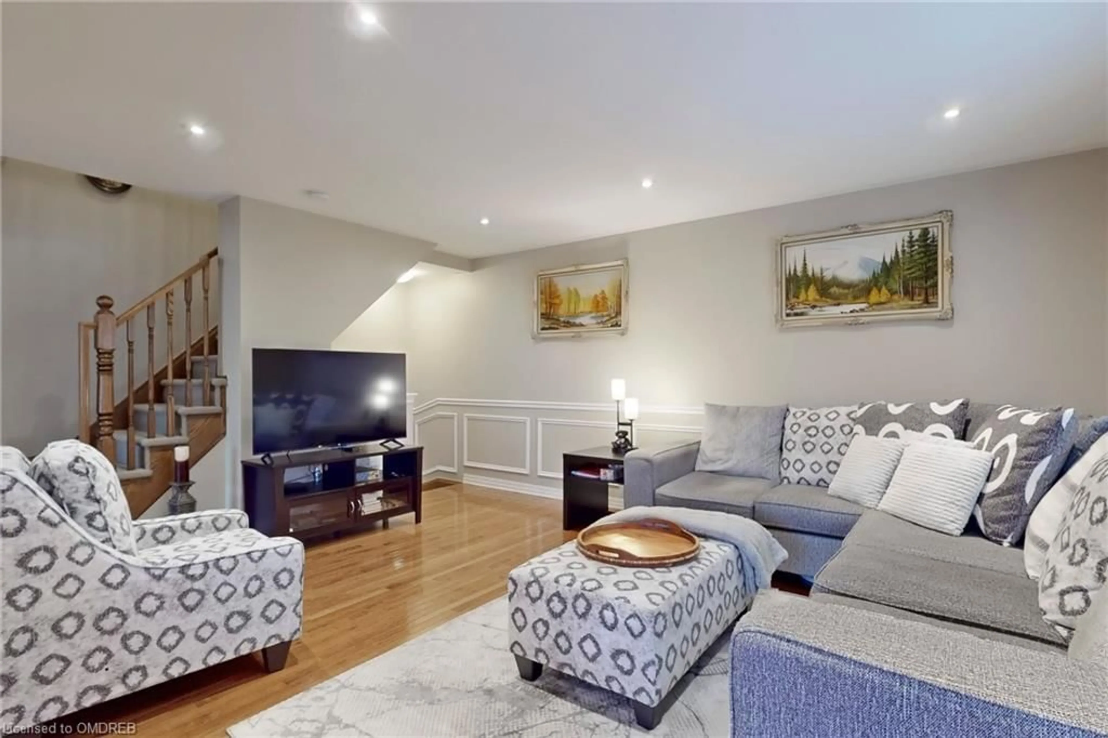 Living room for 937 Burrows Gate, Milton Ontario L9T 0K7