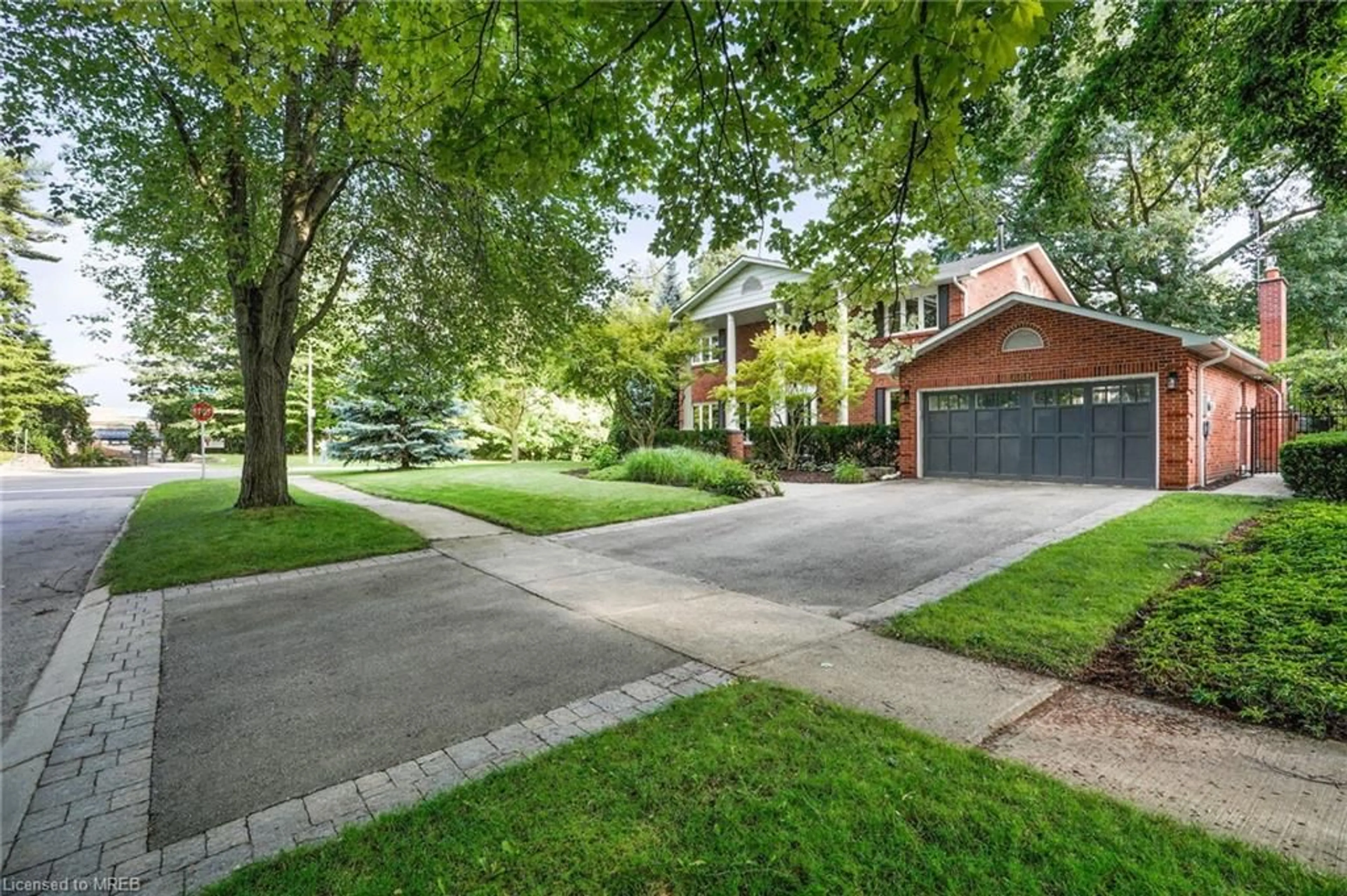 Frontside or backside of a home for 1446 Durham St, Oakville Ontario L6J 2P3