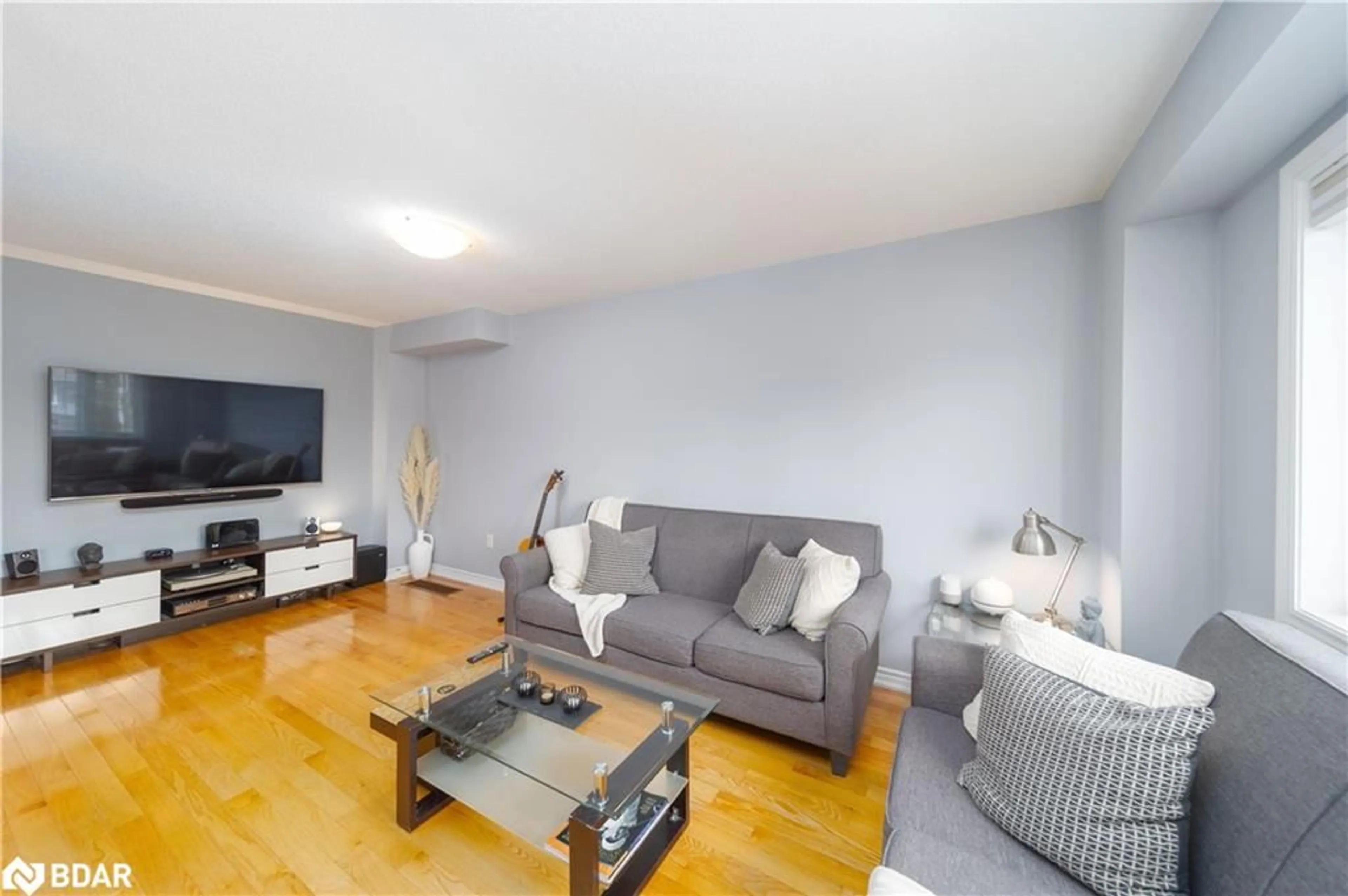 Living room for 209 Harvie Rd, Barrie Ontario L4N 9P8