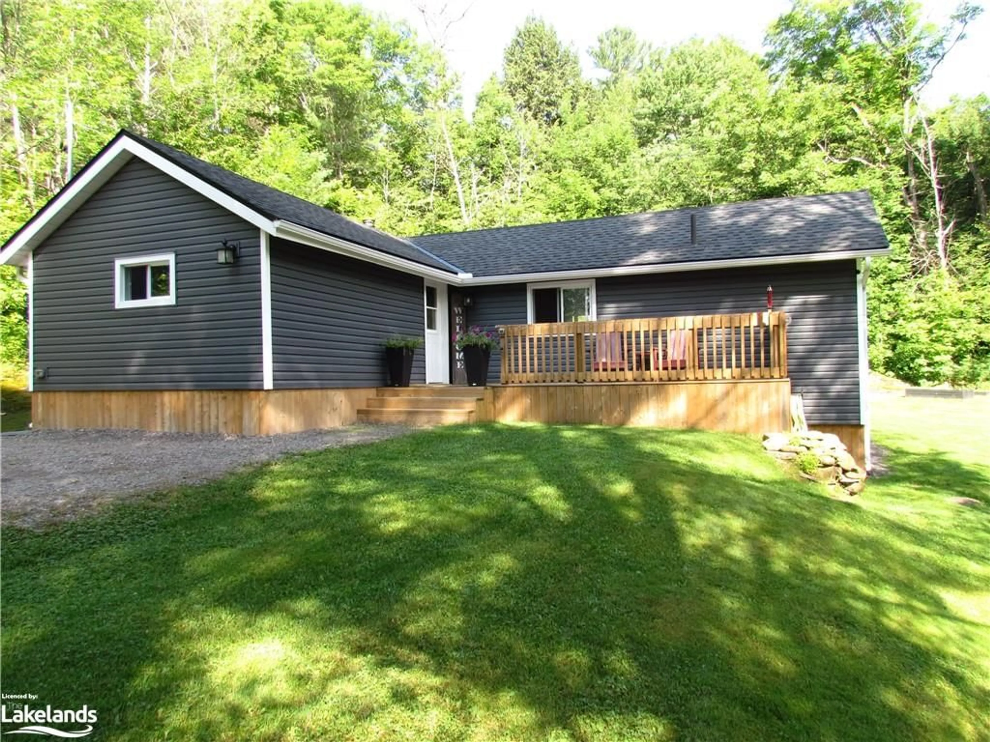 Frontside or backside of a home for 1005 Fox Point Rd, Bracebridge Ontario P1L 1X1