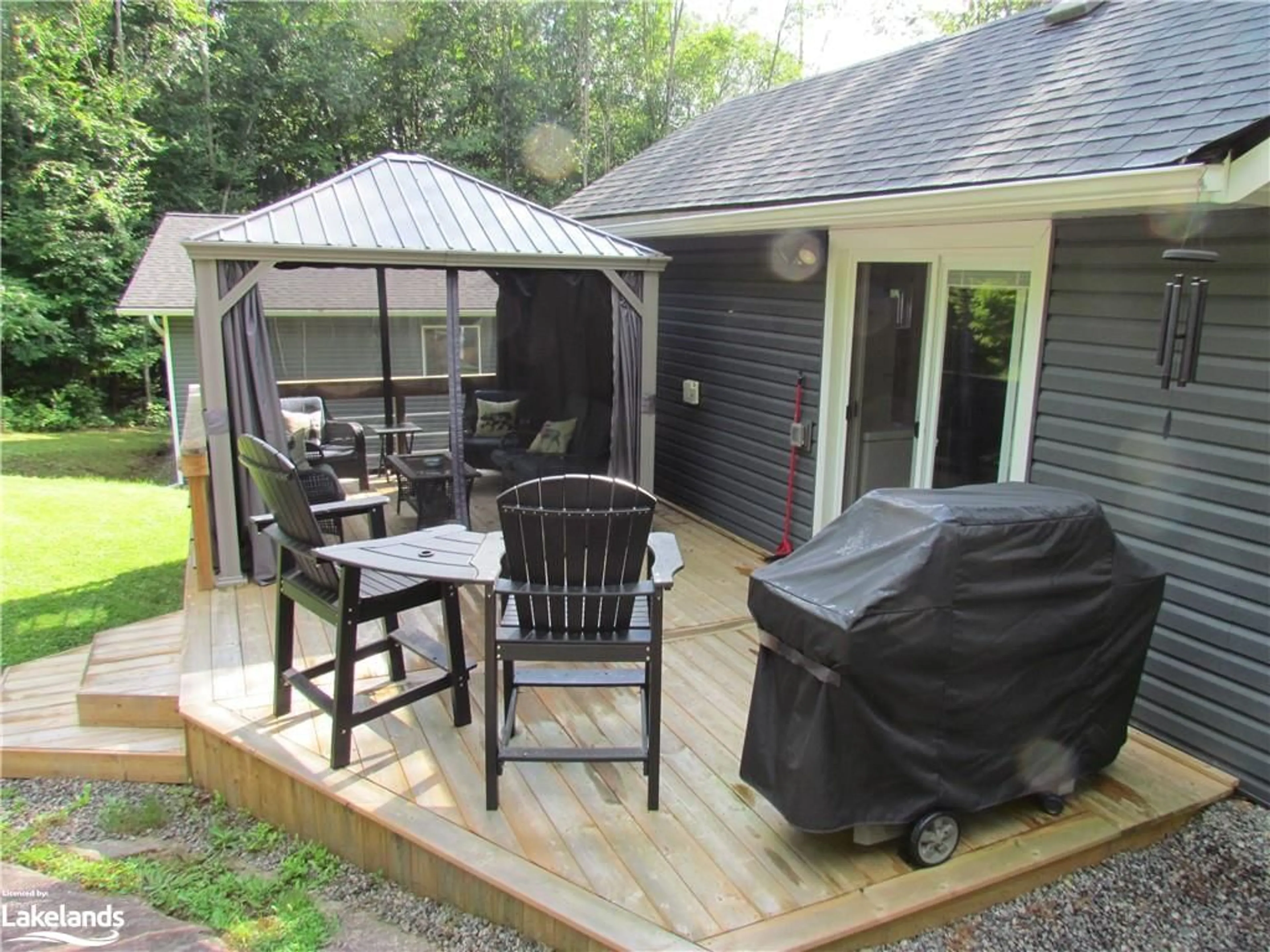 Patio for 1005 Fox Point Rd, Bracebridge Ontario P1L 1X1