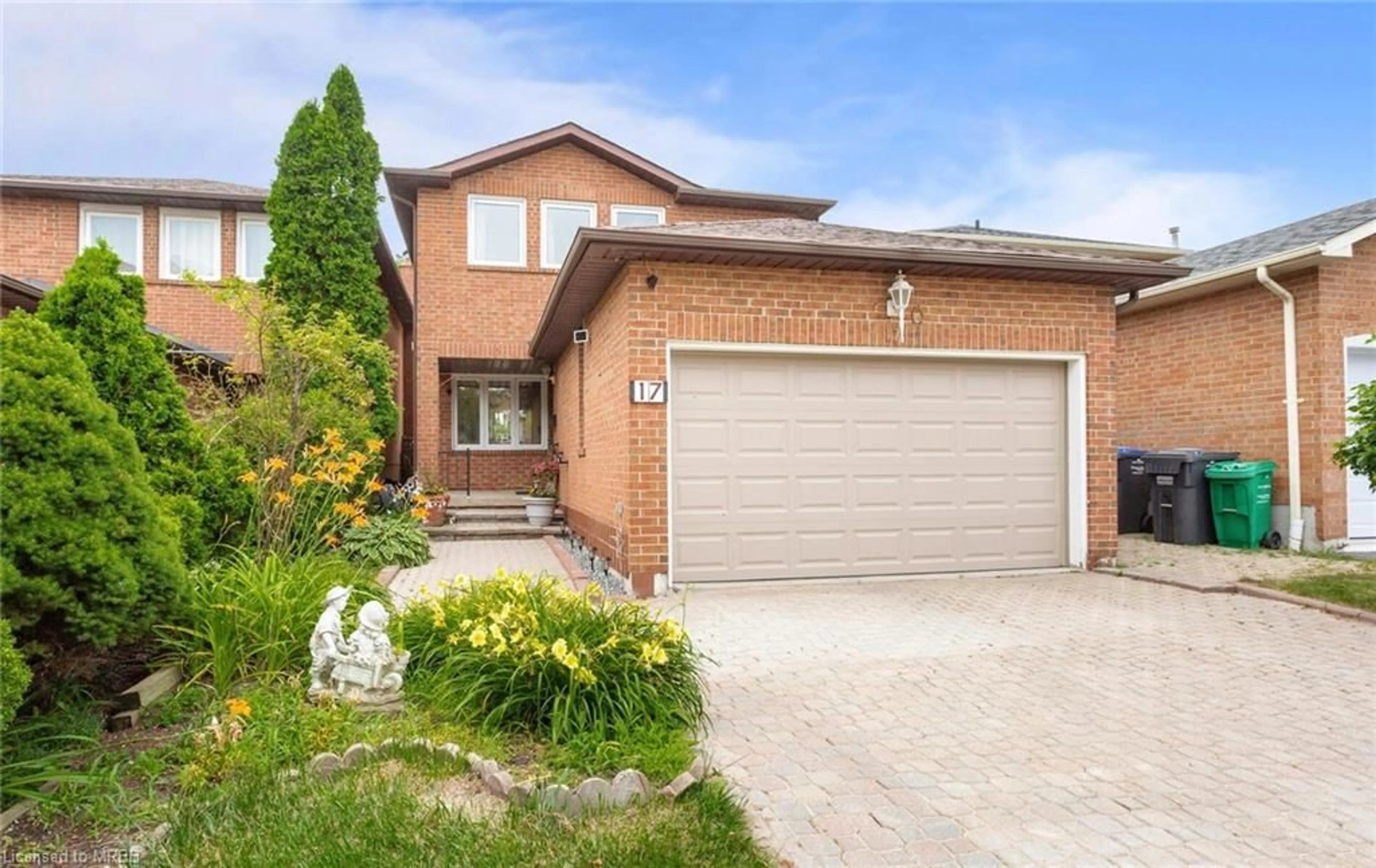 Home with brick exterior material for 17 Hanson Rd, Mississauga Ontario L5B 2E3