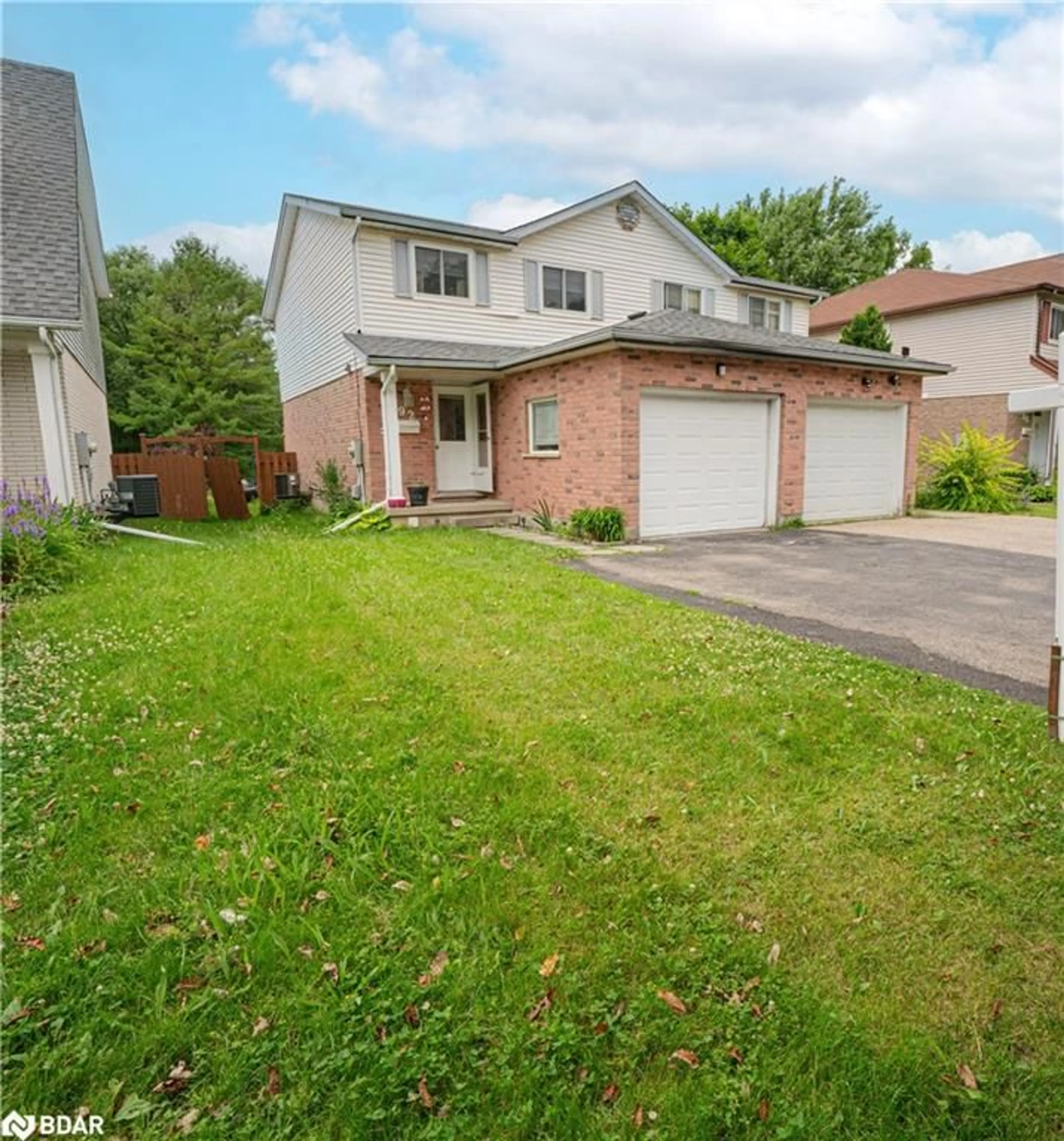 Frontside or backside of a home for 92 Highland Cres, Kitchener Ontario N2M 5C1