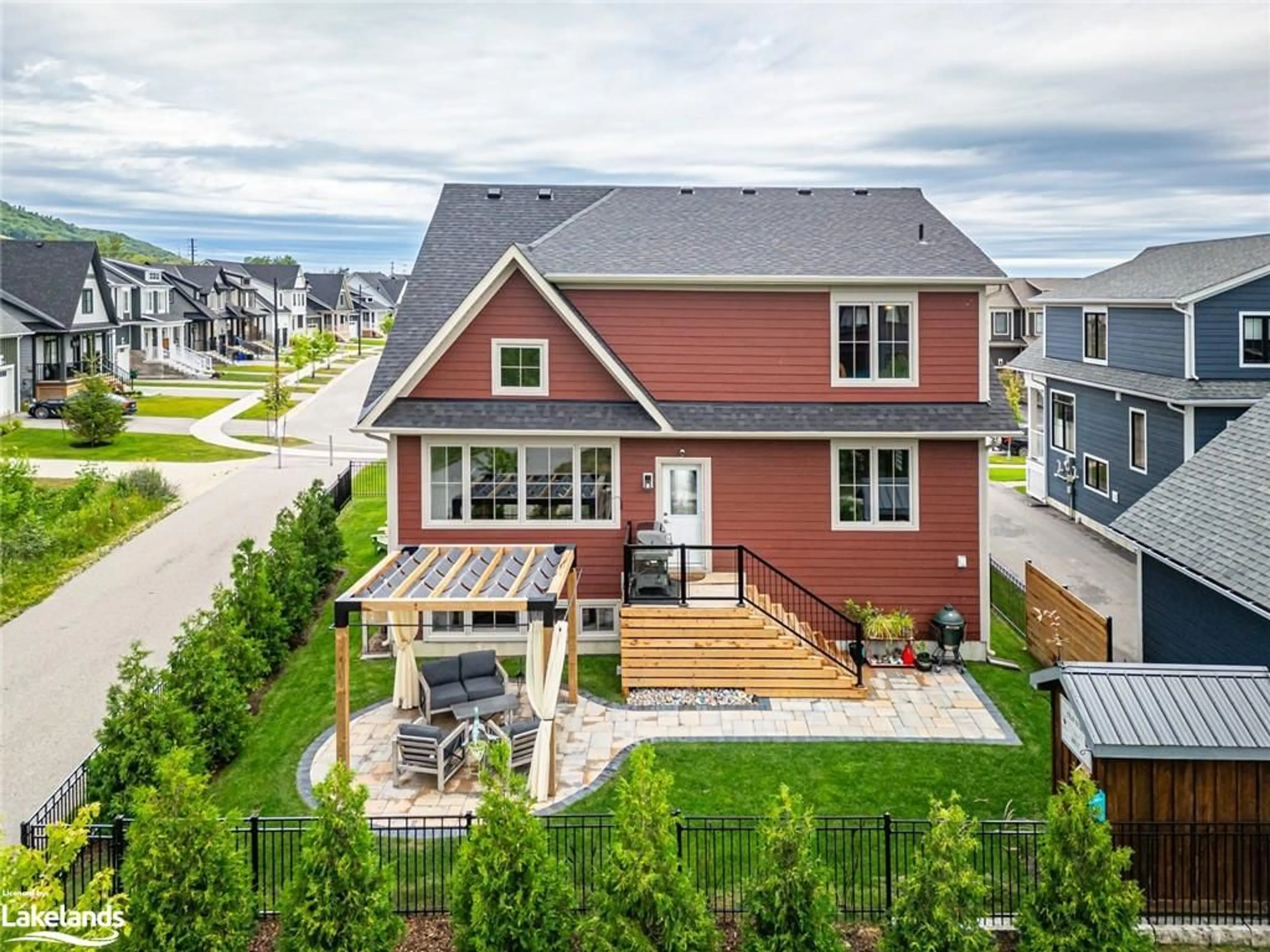 Frontside or backside of a home for 194 Courtland Street, The Blue Mountains Ontario L9Y 0R4