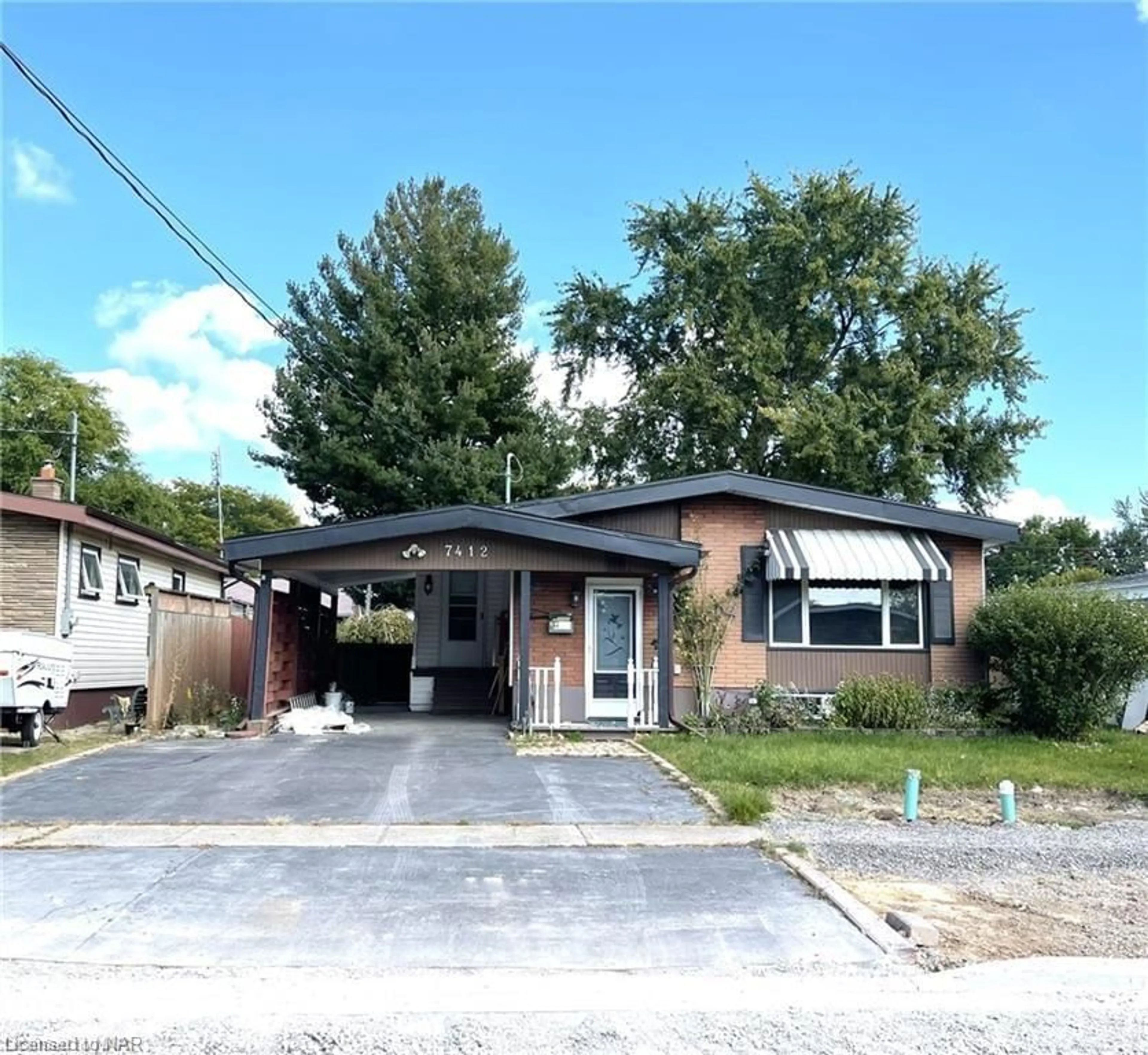 Frontside or backside of a home for 7412 Jordan Ave, Niagara Falls Ontario L2G 5N2