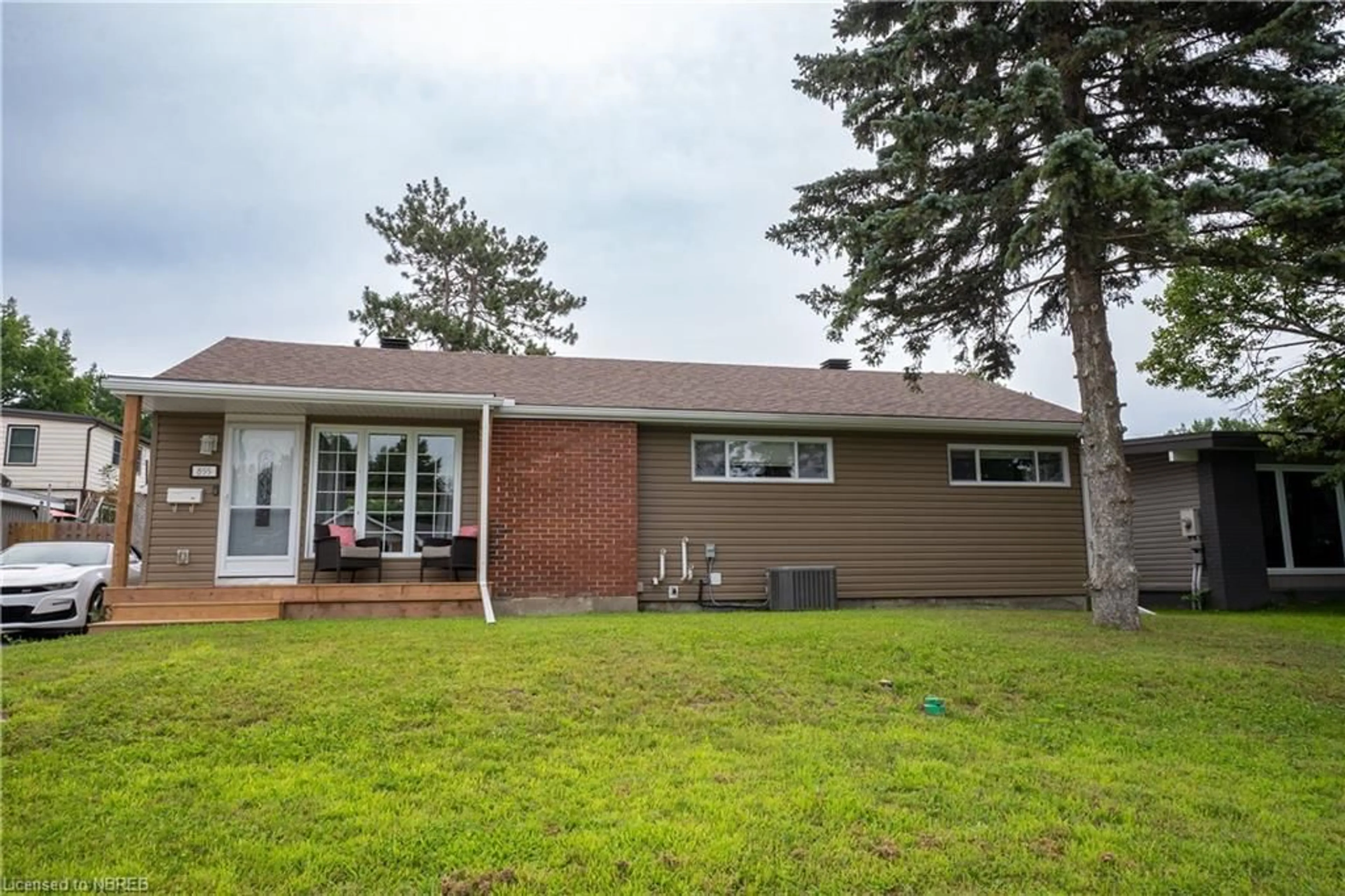 Frontside or backside of a home for 855 Pinewood Rd, North Bay Ontario P1B 4P1