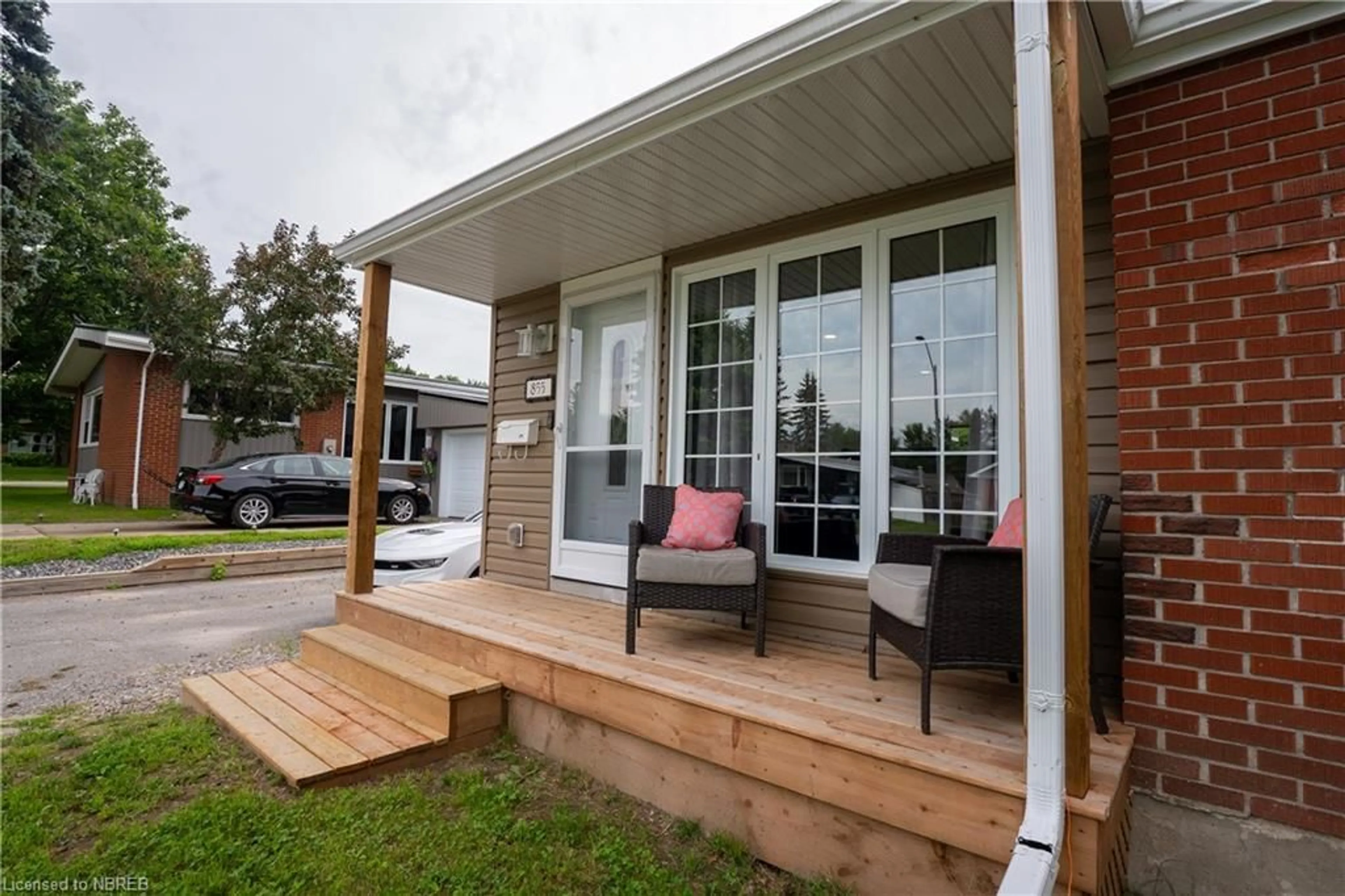 Patio for 855 Pinewood Rd, North Bay Ontario P1B 4P1