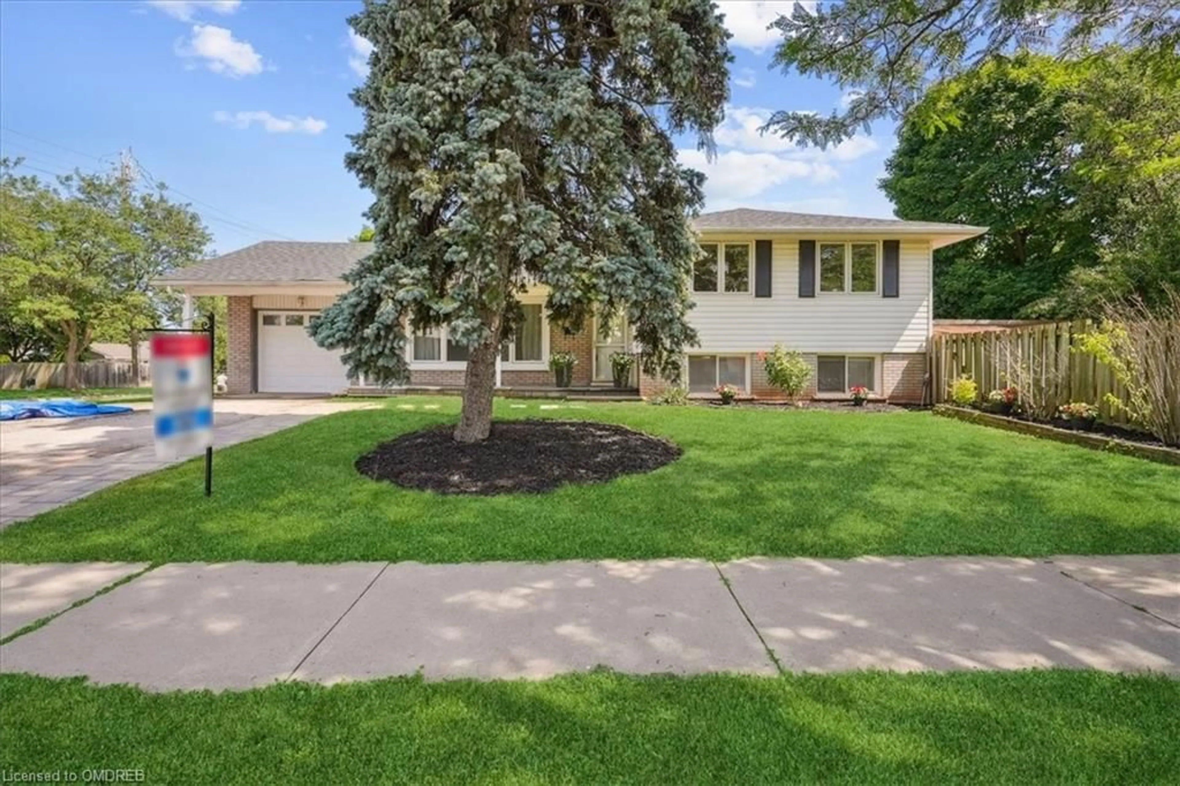 Frontside or backside of a home, the fenced backyard for 5352 Spruce Ave, Burlington Ontario L7L 1N6