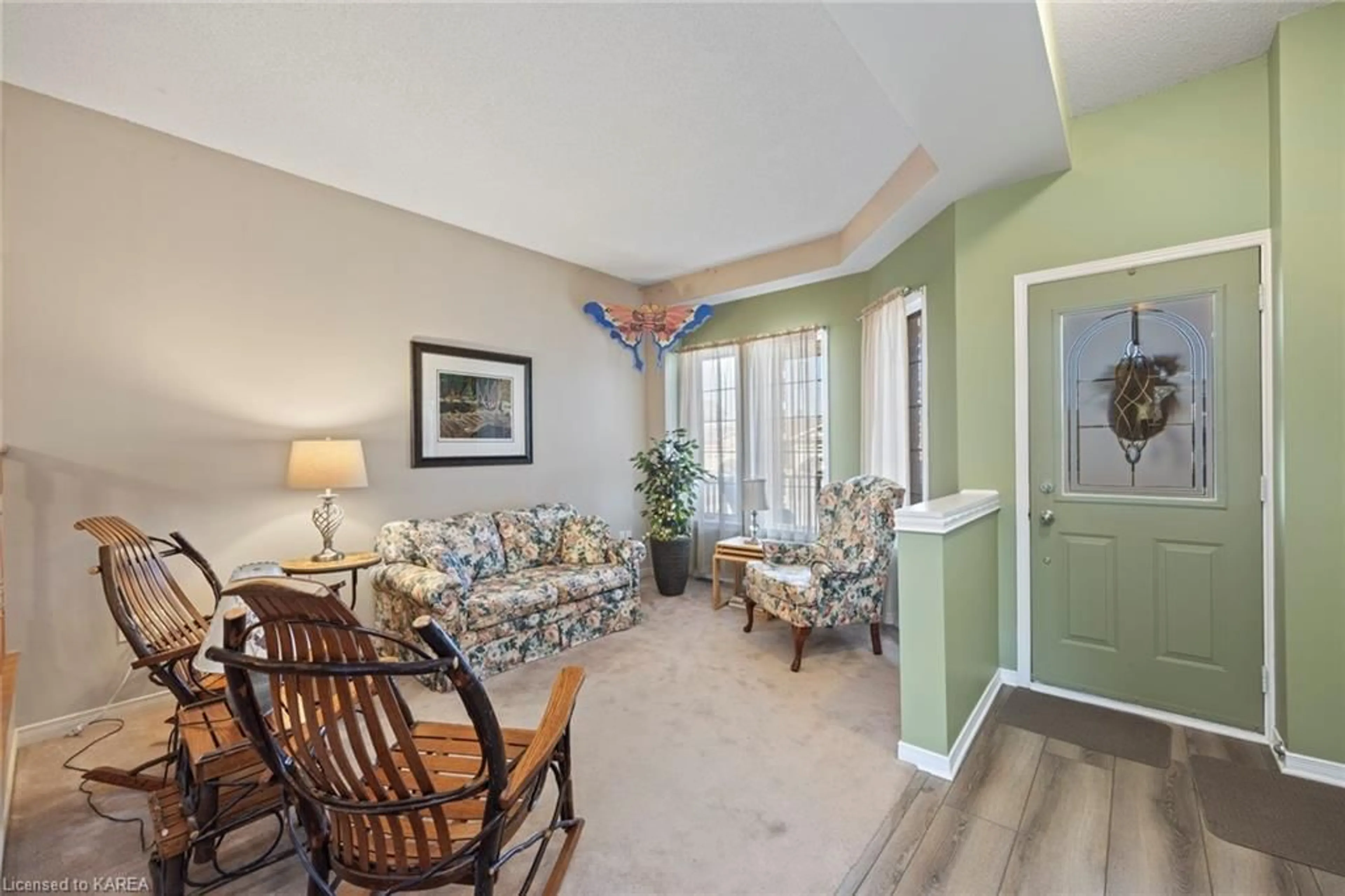 Living room for 1101 Regatta Crt, Kingston Ontario K7M 8R2